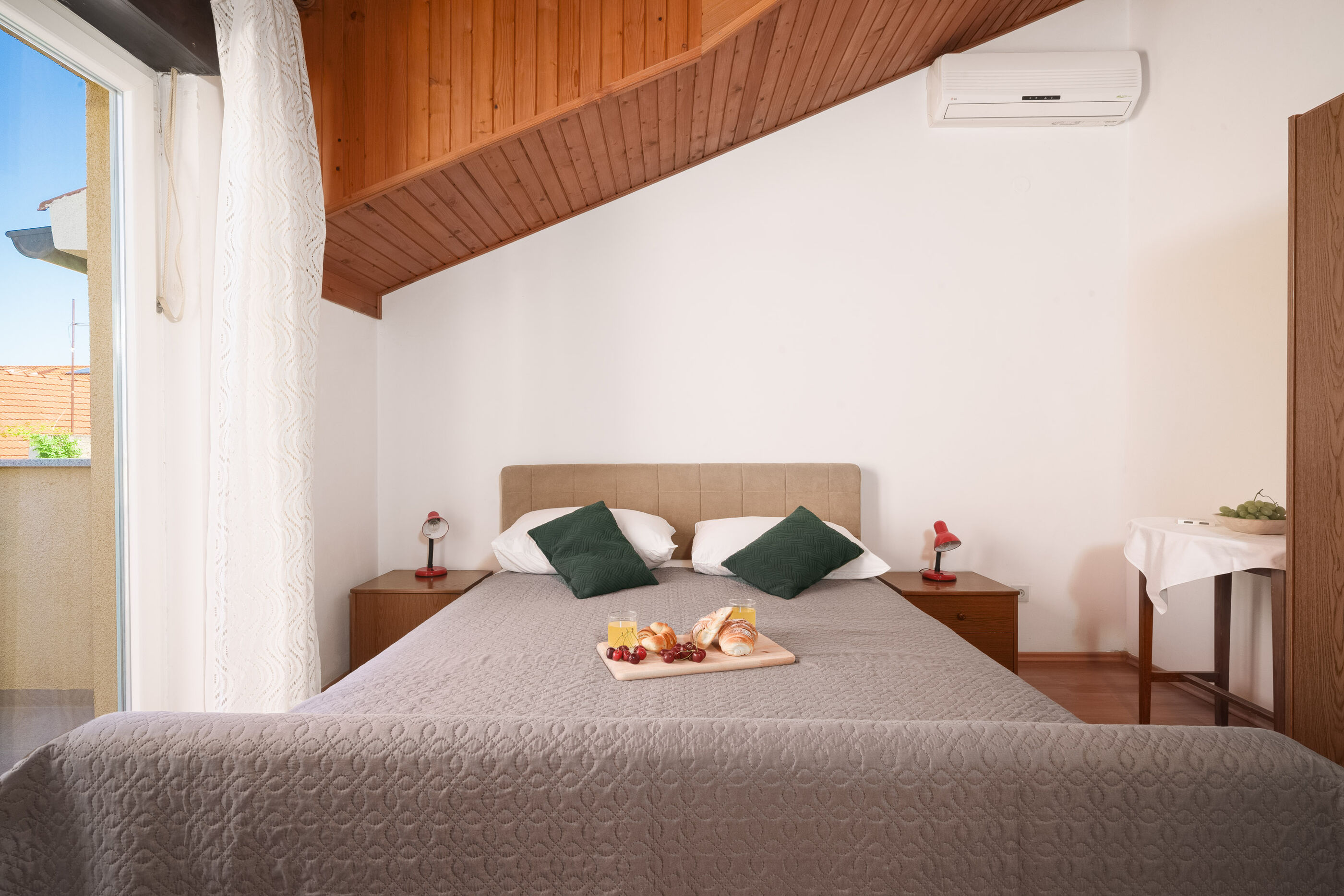 Apartment and Rooms Mrkovic 88981-A7