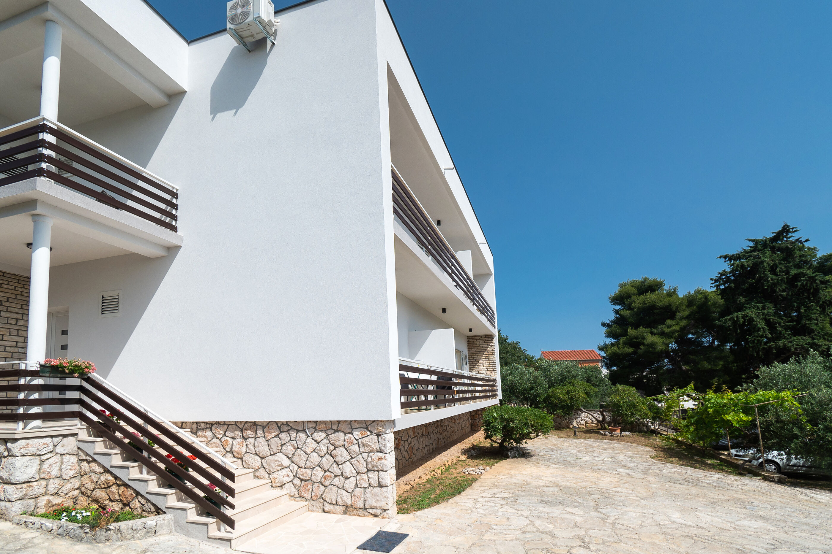 Apartments and Room Kate 95931-A1