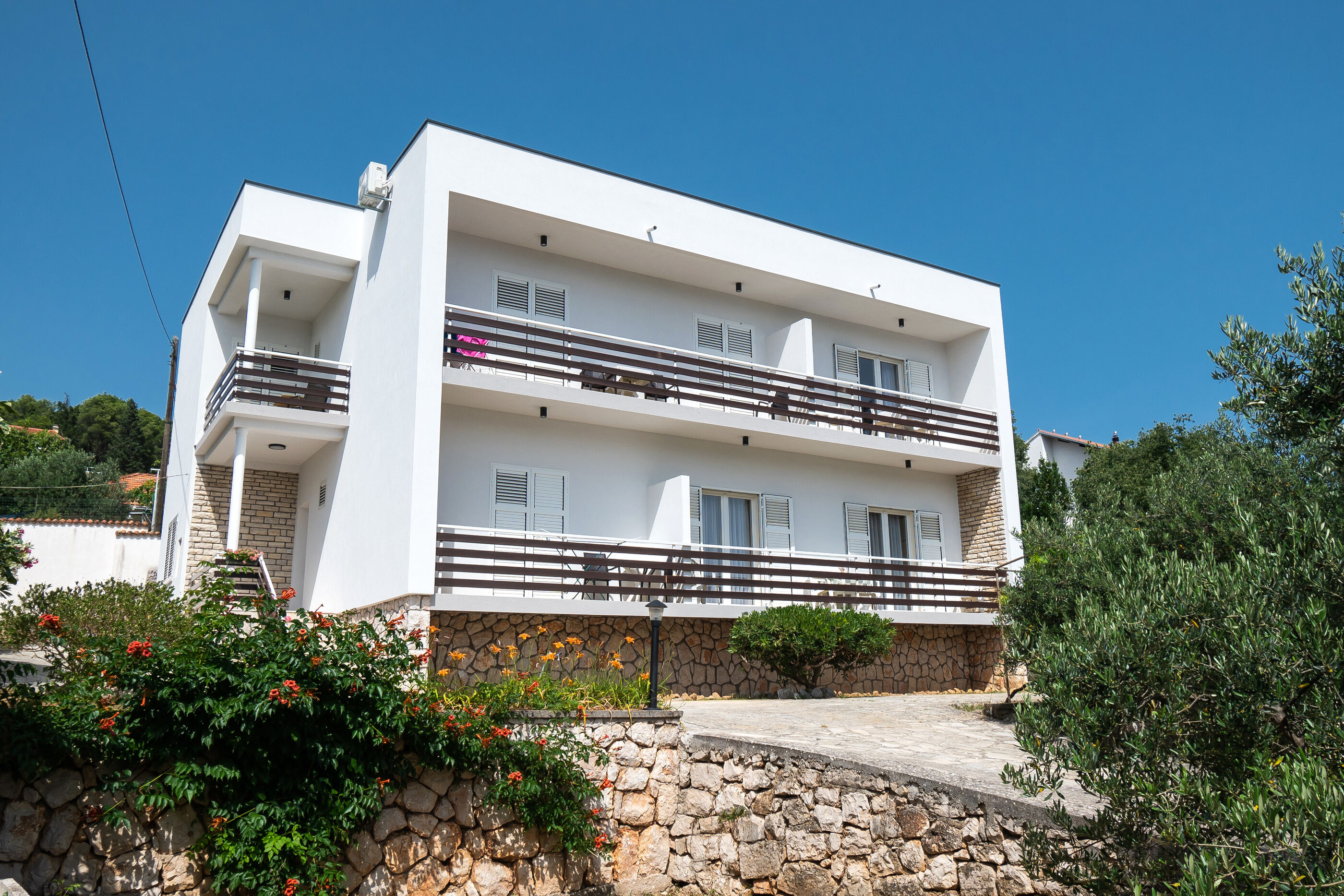 Apartments and Room Kate 95931-A1