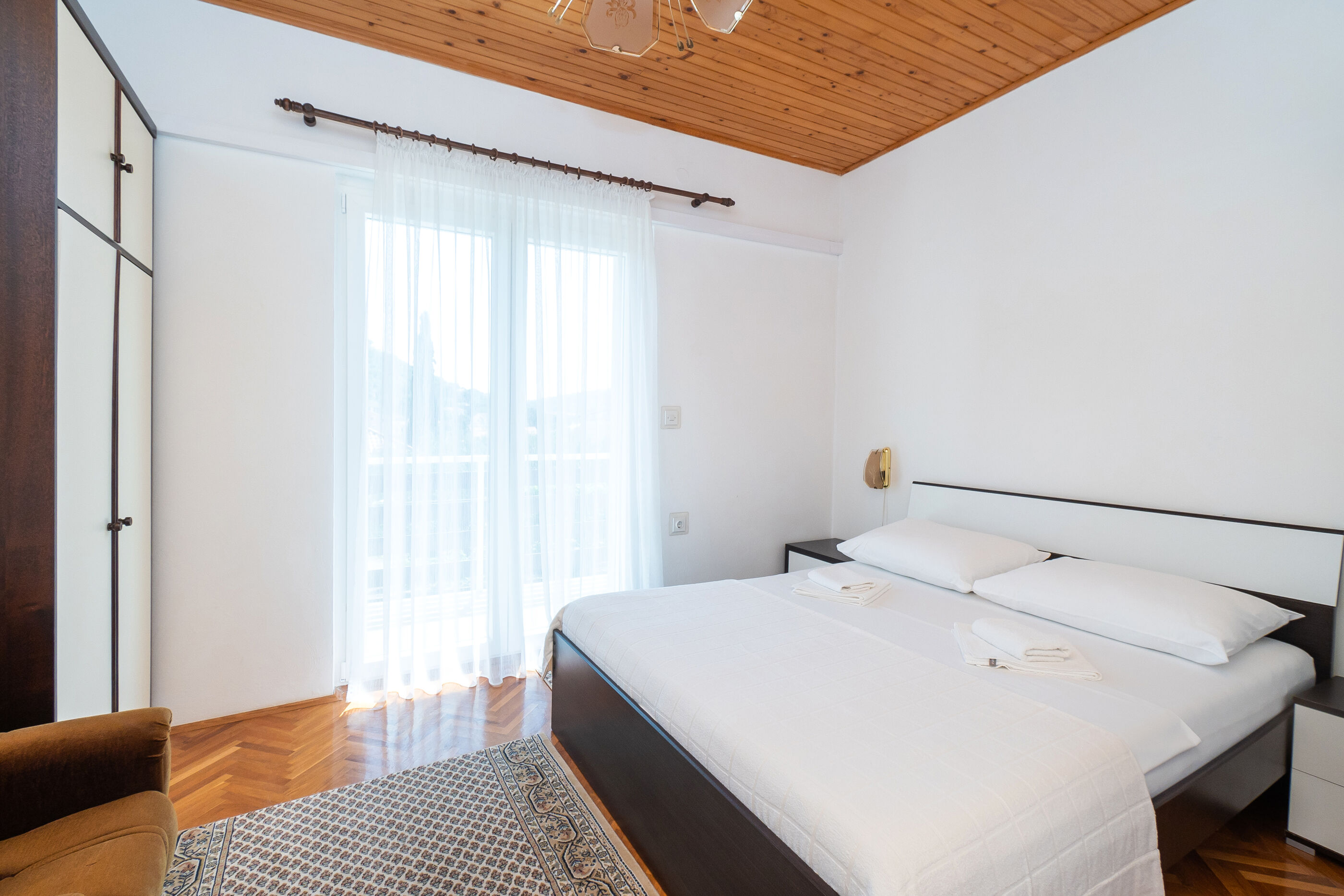 Apartments and Room Kate 95931-A1