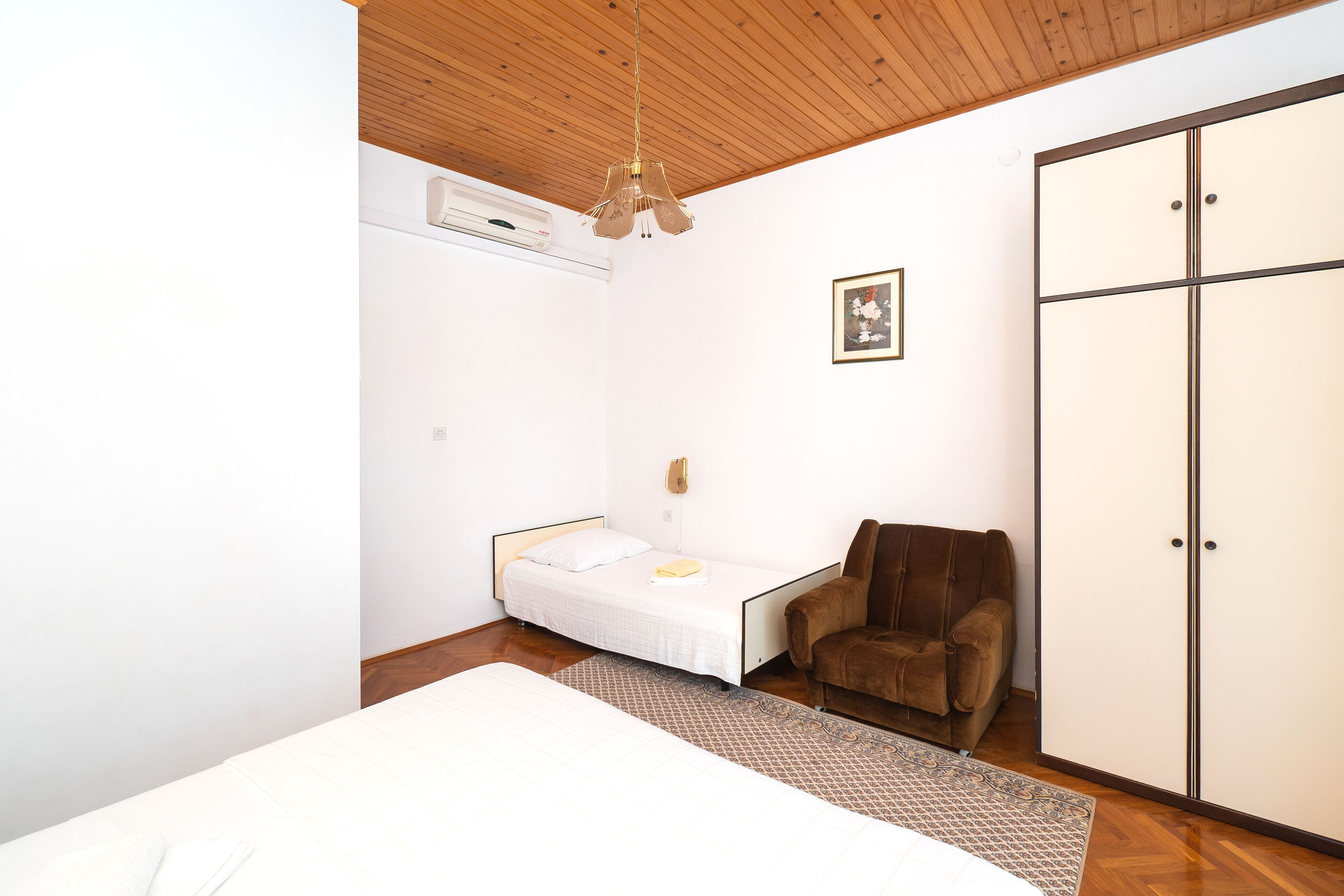 Apartments and Room Kate 95931-A1