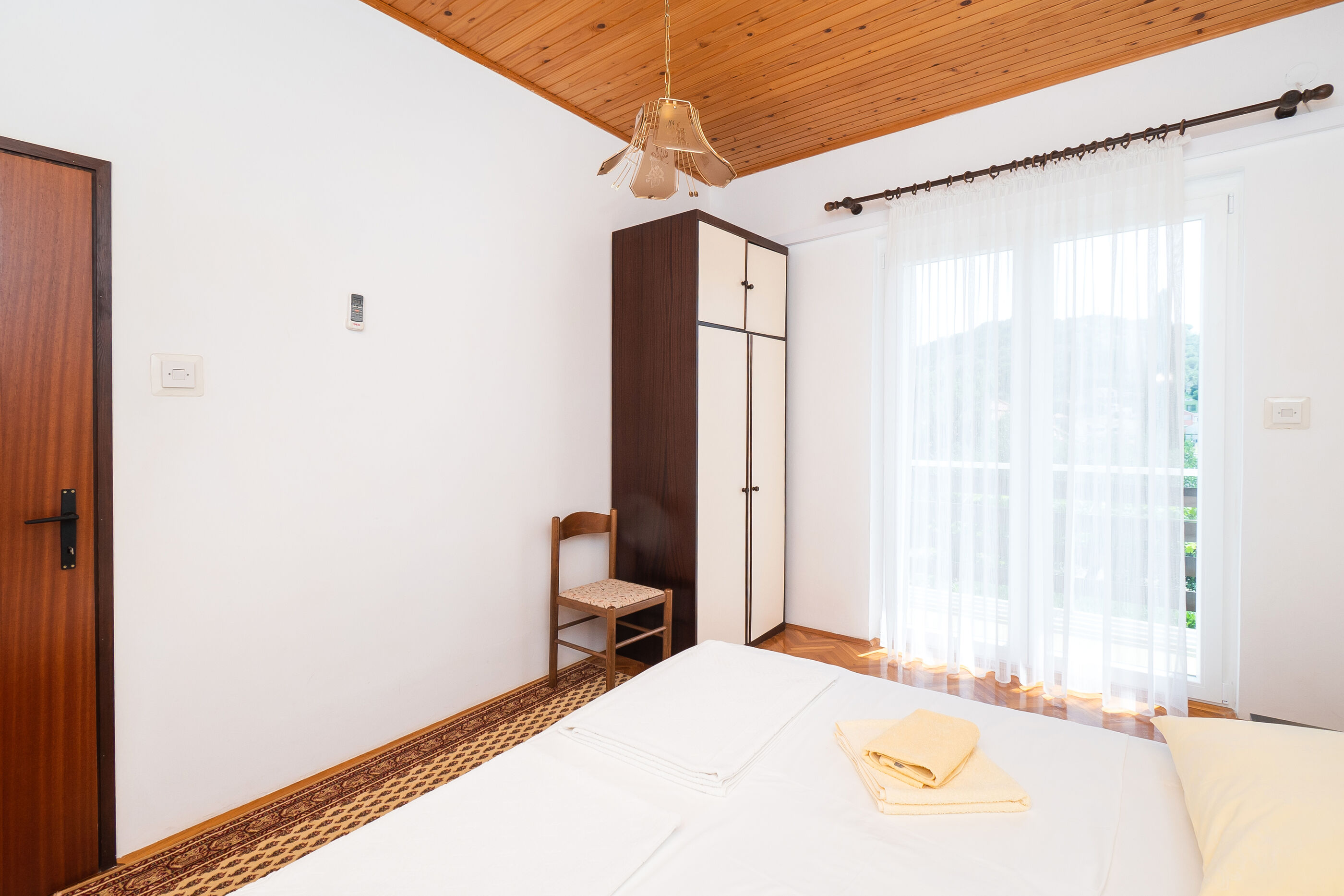 Apartments and Room Kate 95931-A1