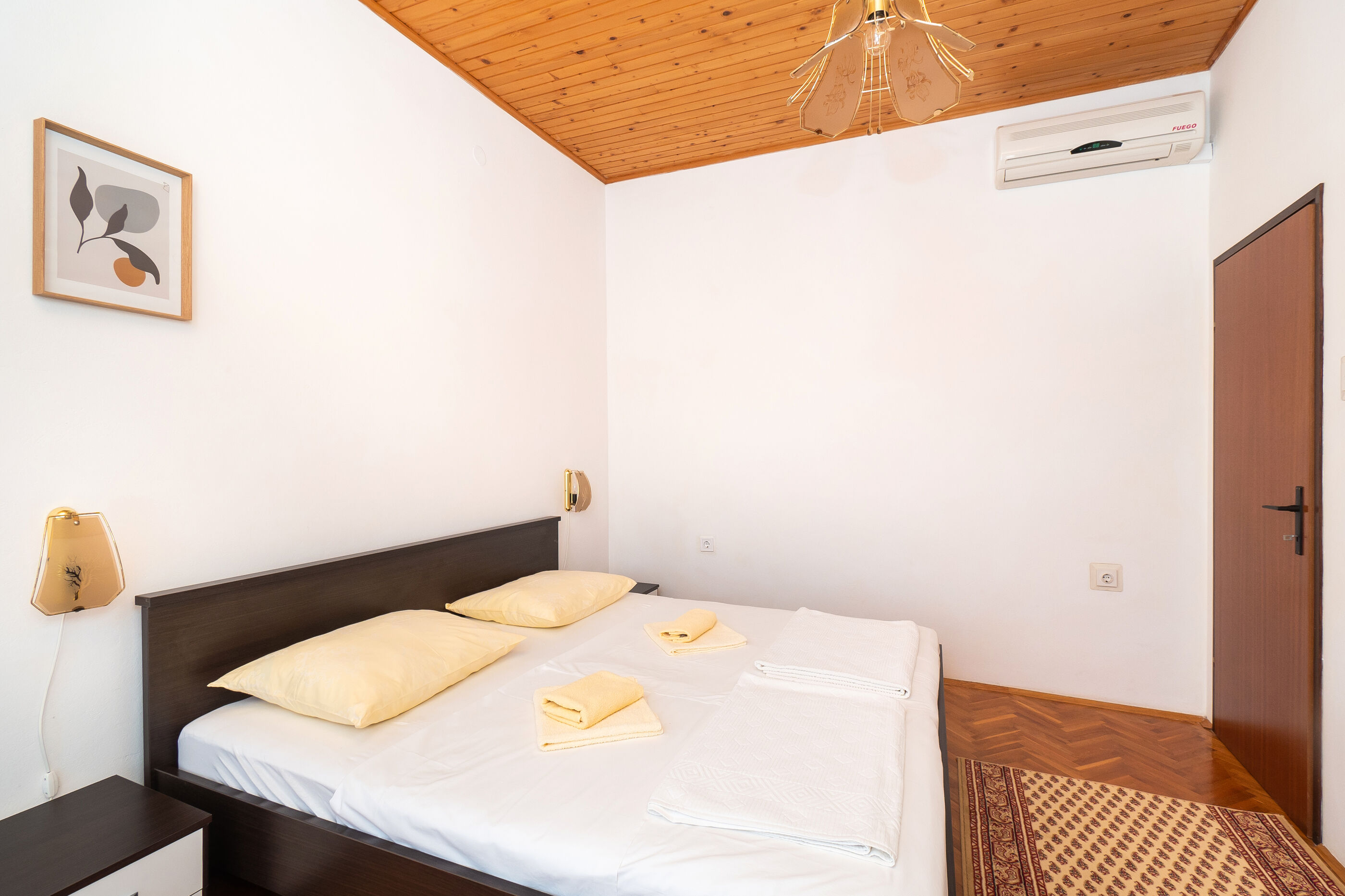 Apartments and Room Kate 95931-A1