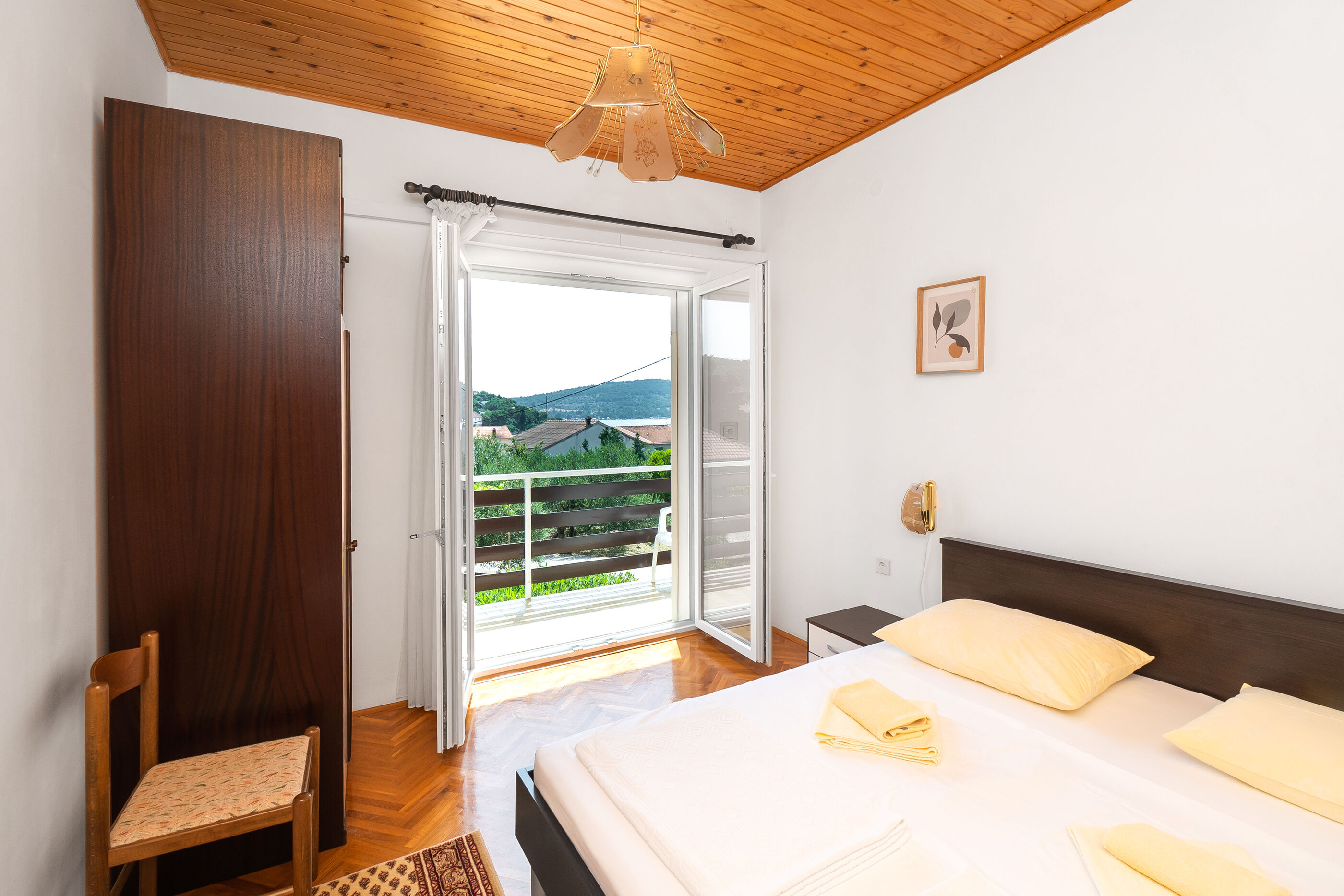 Apartments and Room Kate 95931-A1