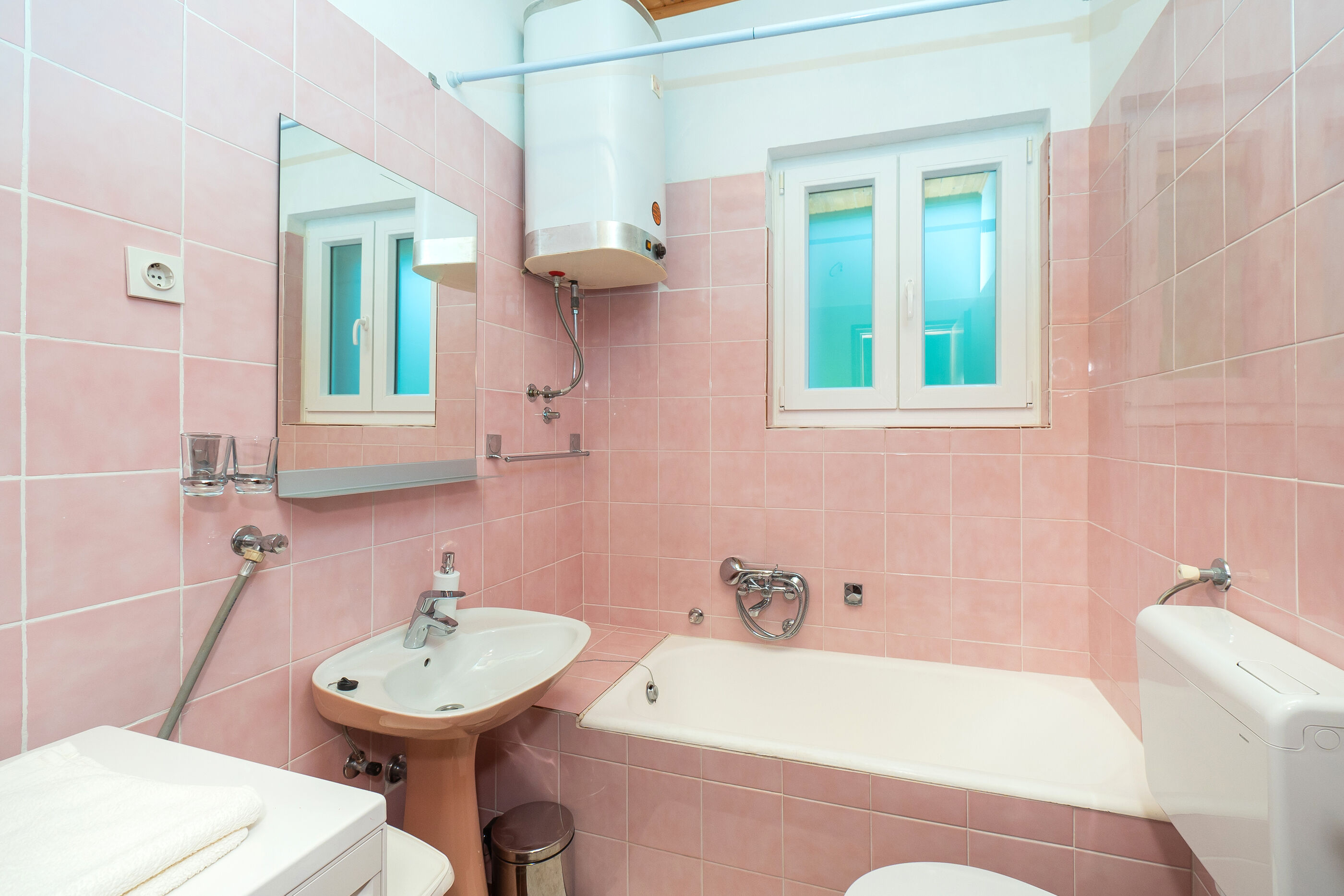 Apartments and Room Kate 95931-A1