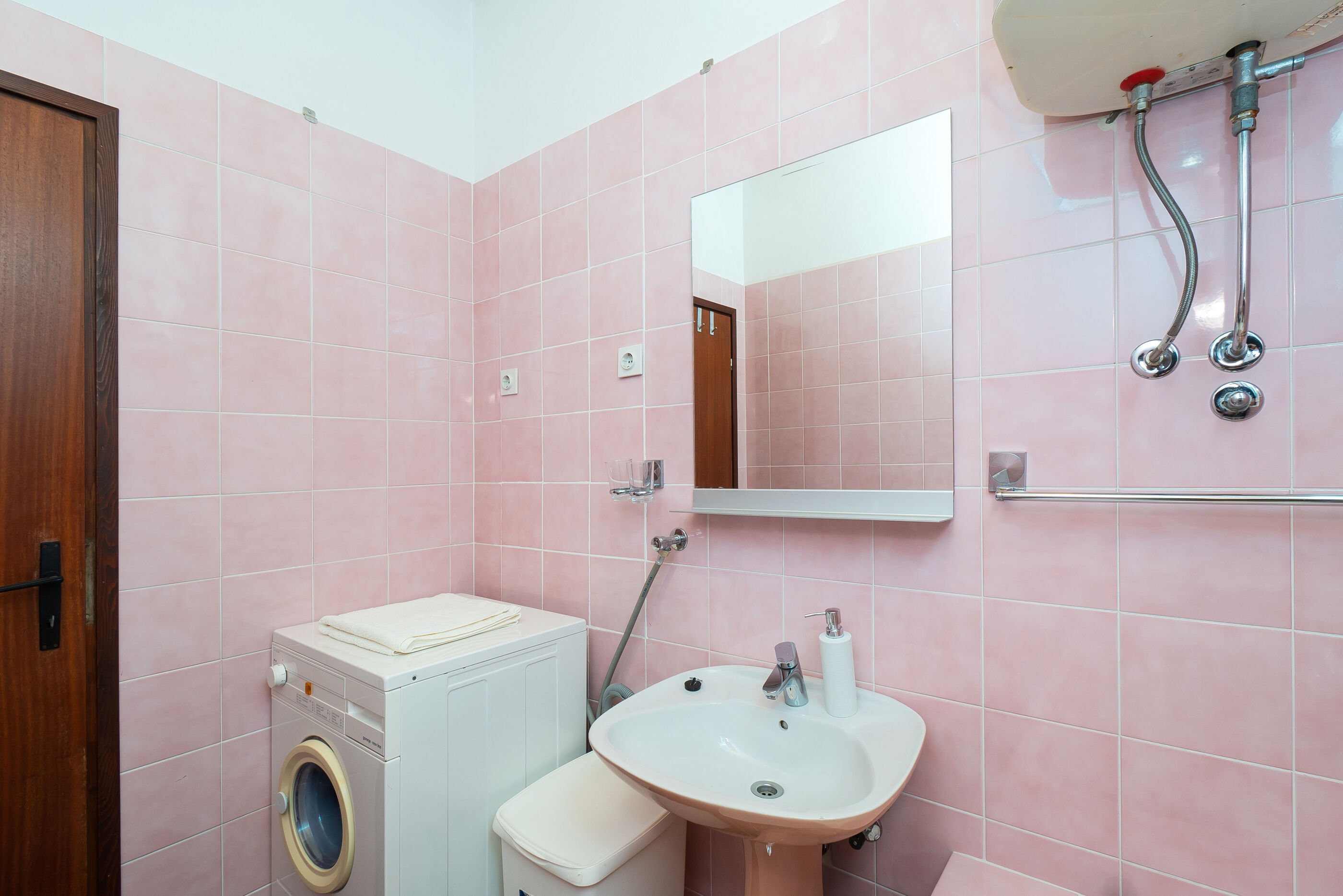 Apartments and Room Kate 95931-A1
