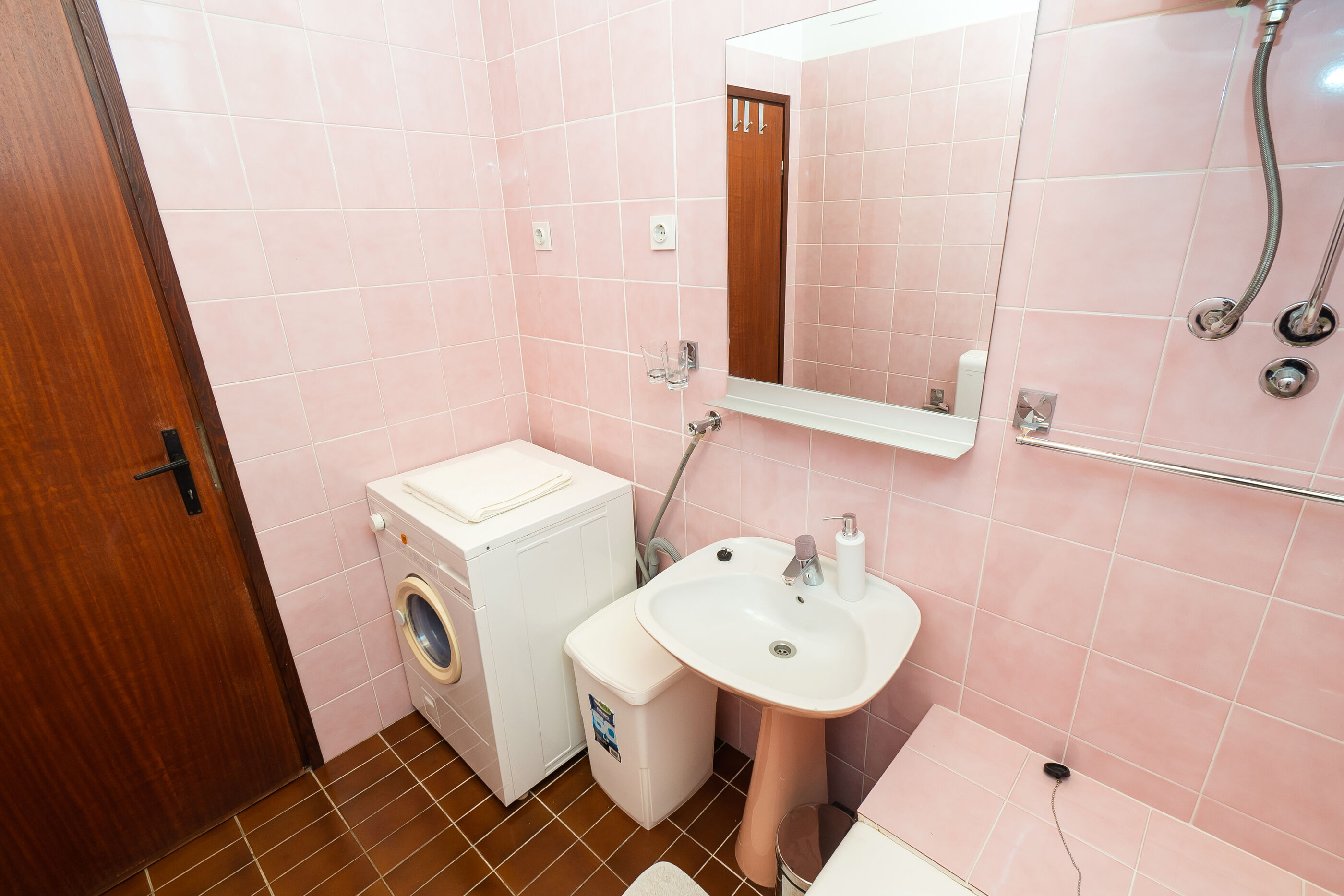 Apartments and Room Kate 95931-A1