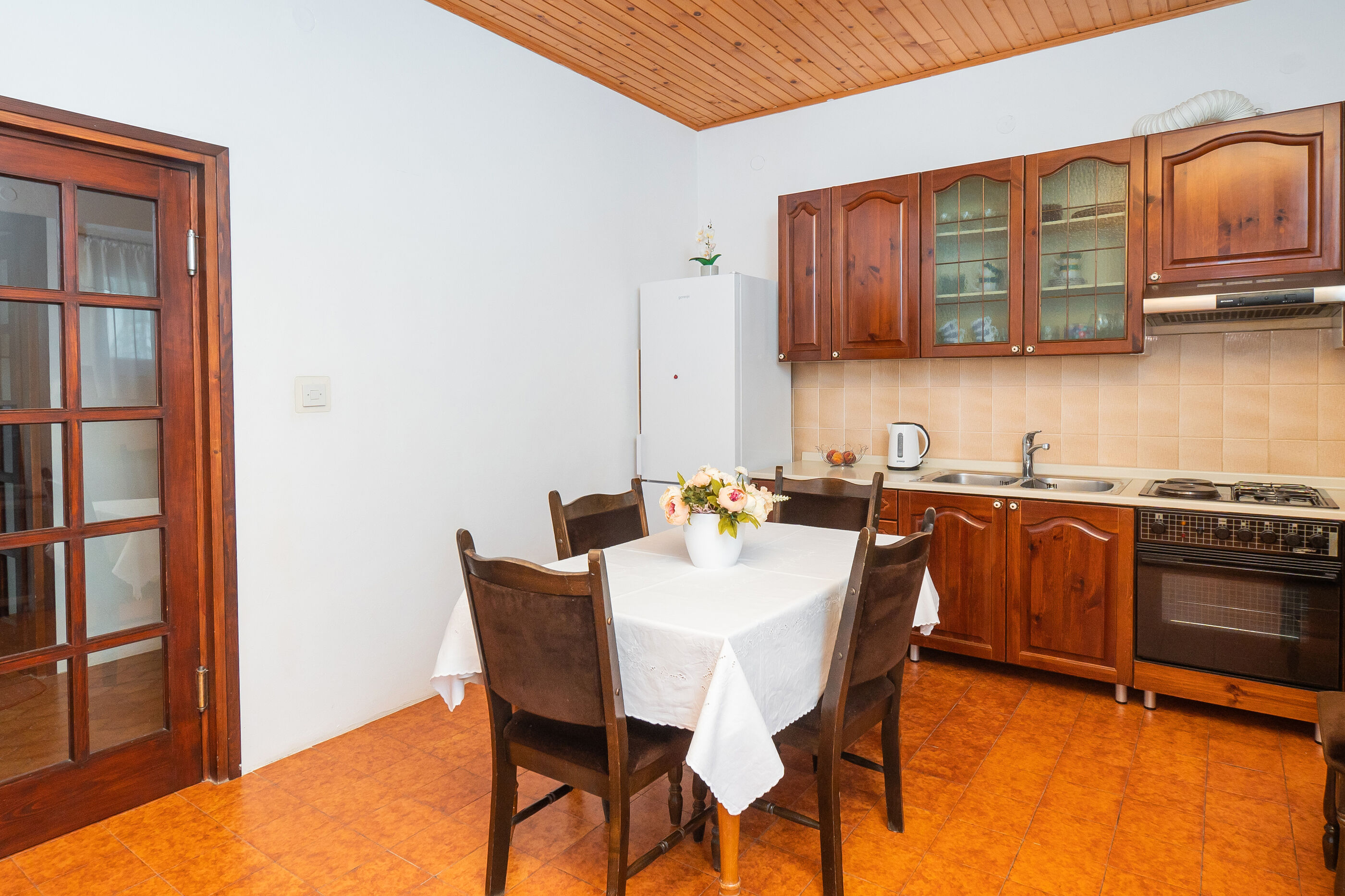 Apartments and Room Kate 95931-A1
