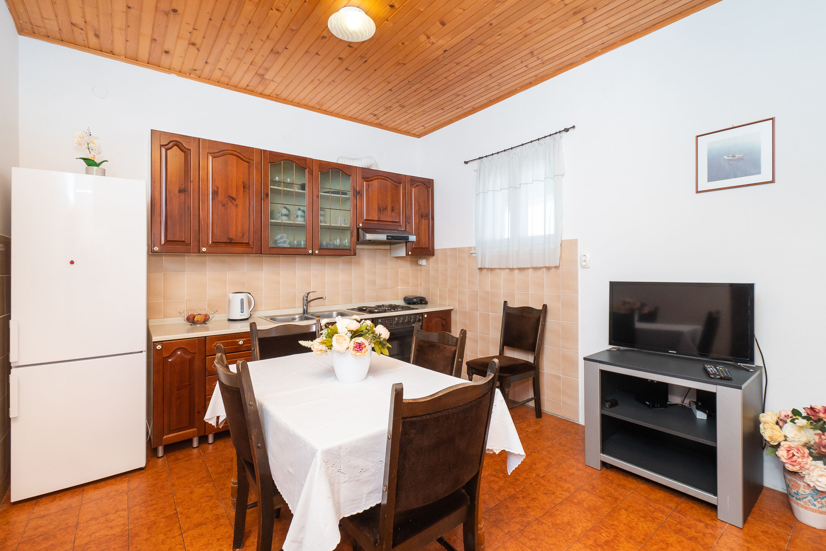 Apartments and Room Kate 95931-A1