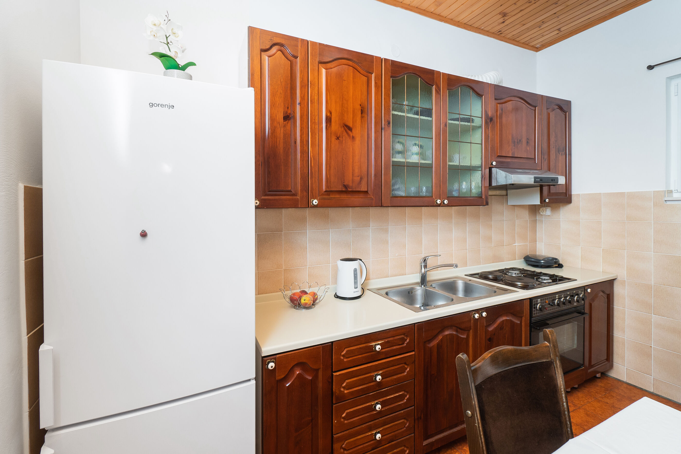 Apartments and Room Kate 95931-A1