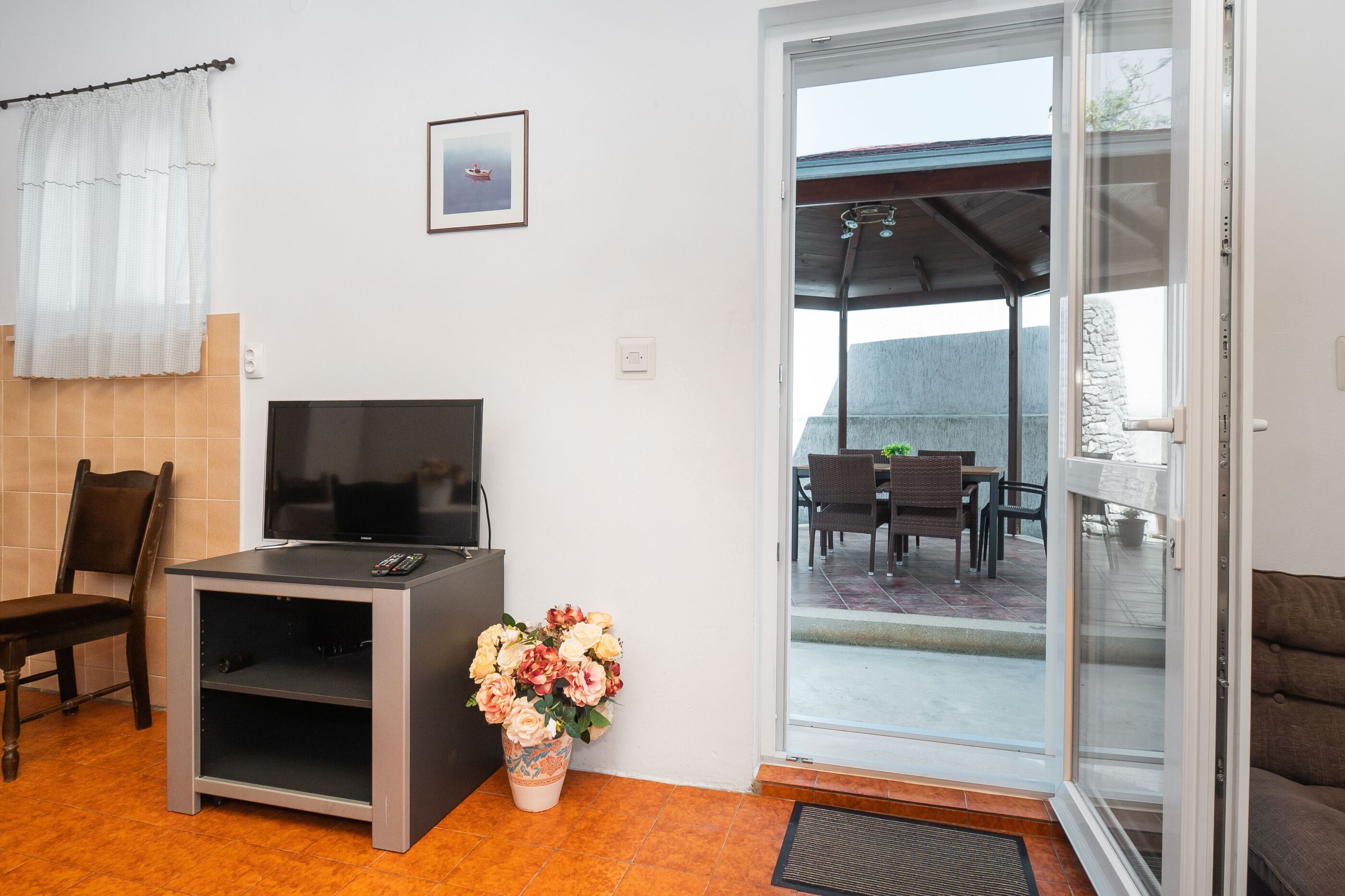 Apartments and Room Kate 95931-A1