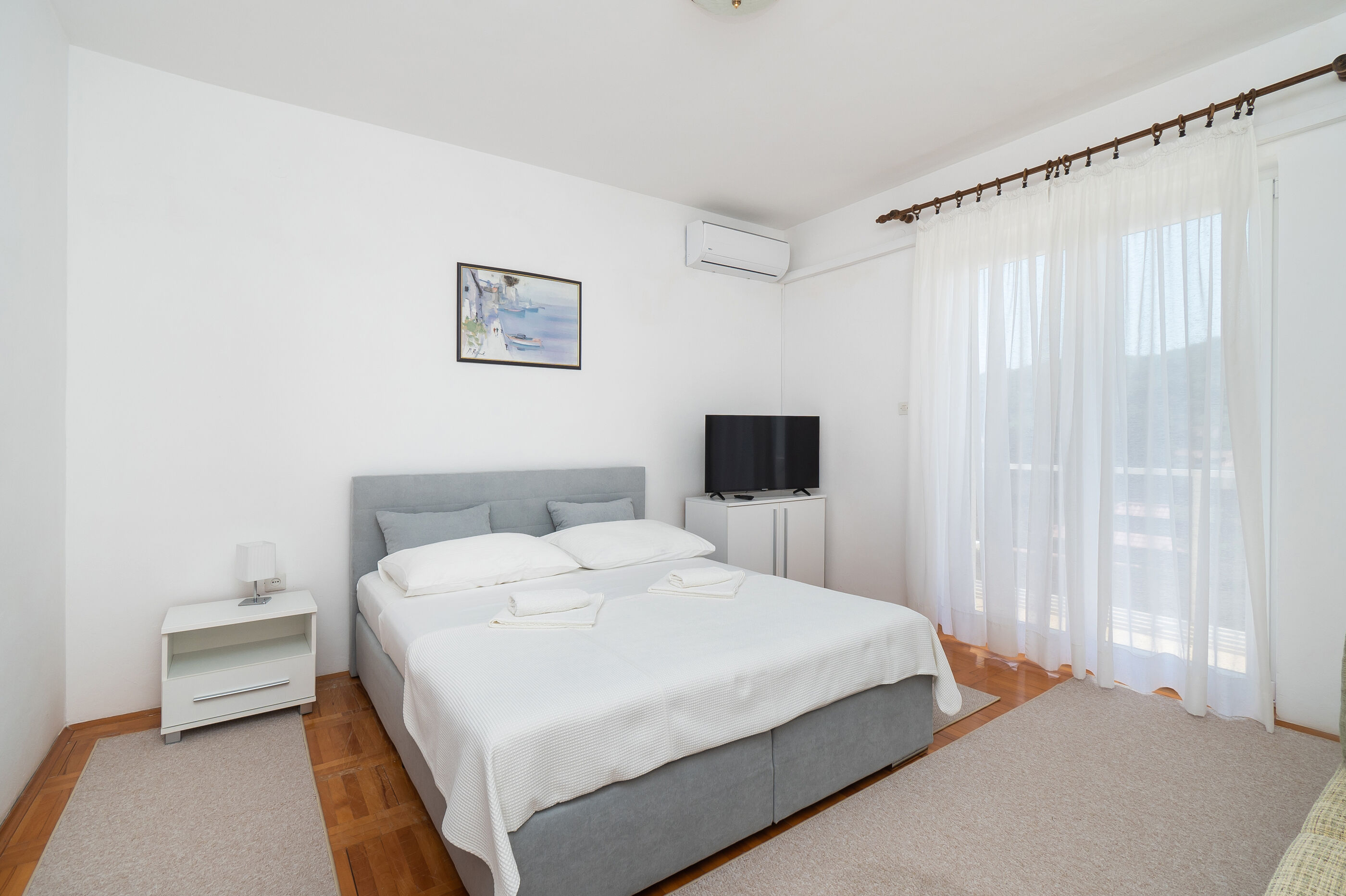 Apartments and Room Kate 95931-A2