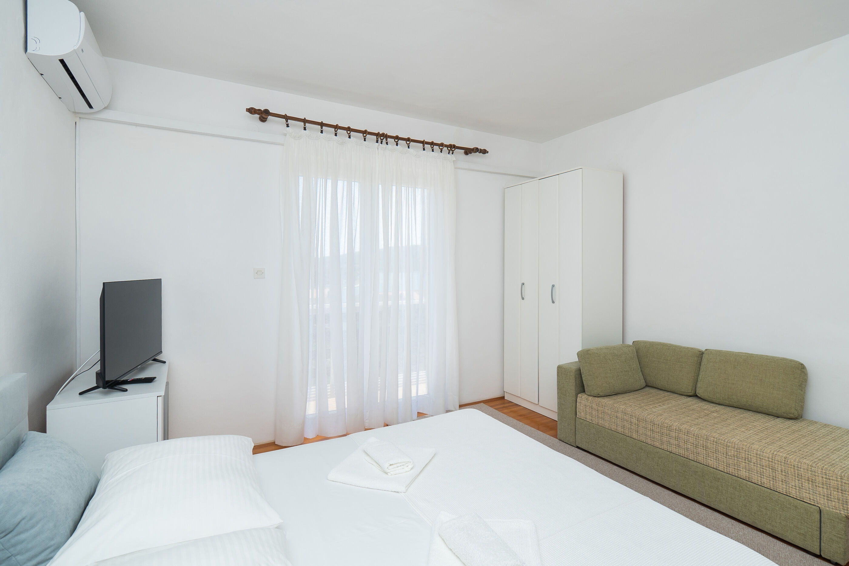 Apartments and Room Kate 95931-A2