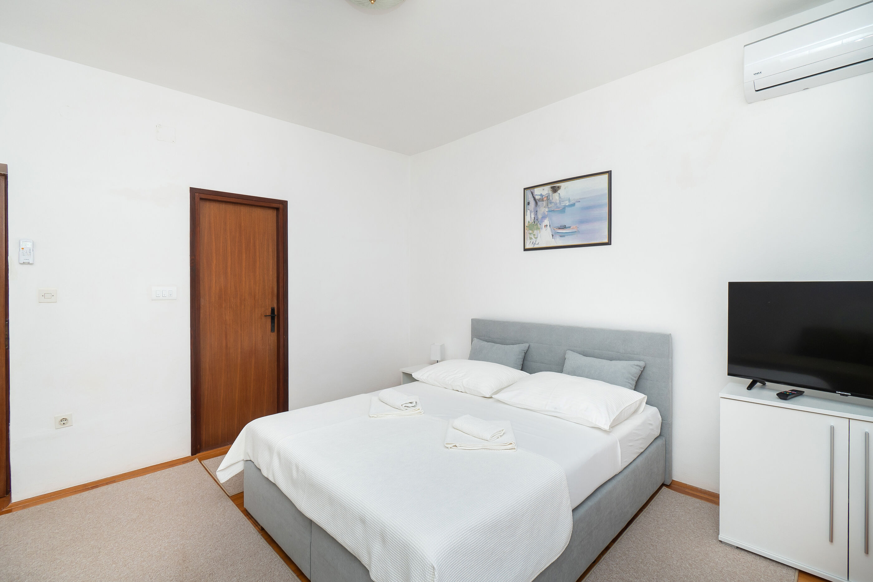 Apartments and Room Kate 95931-A2
