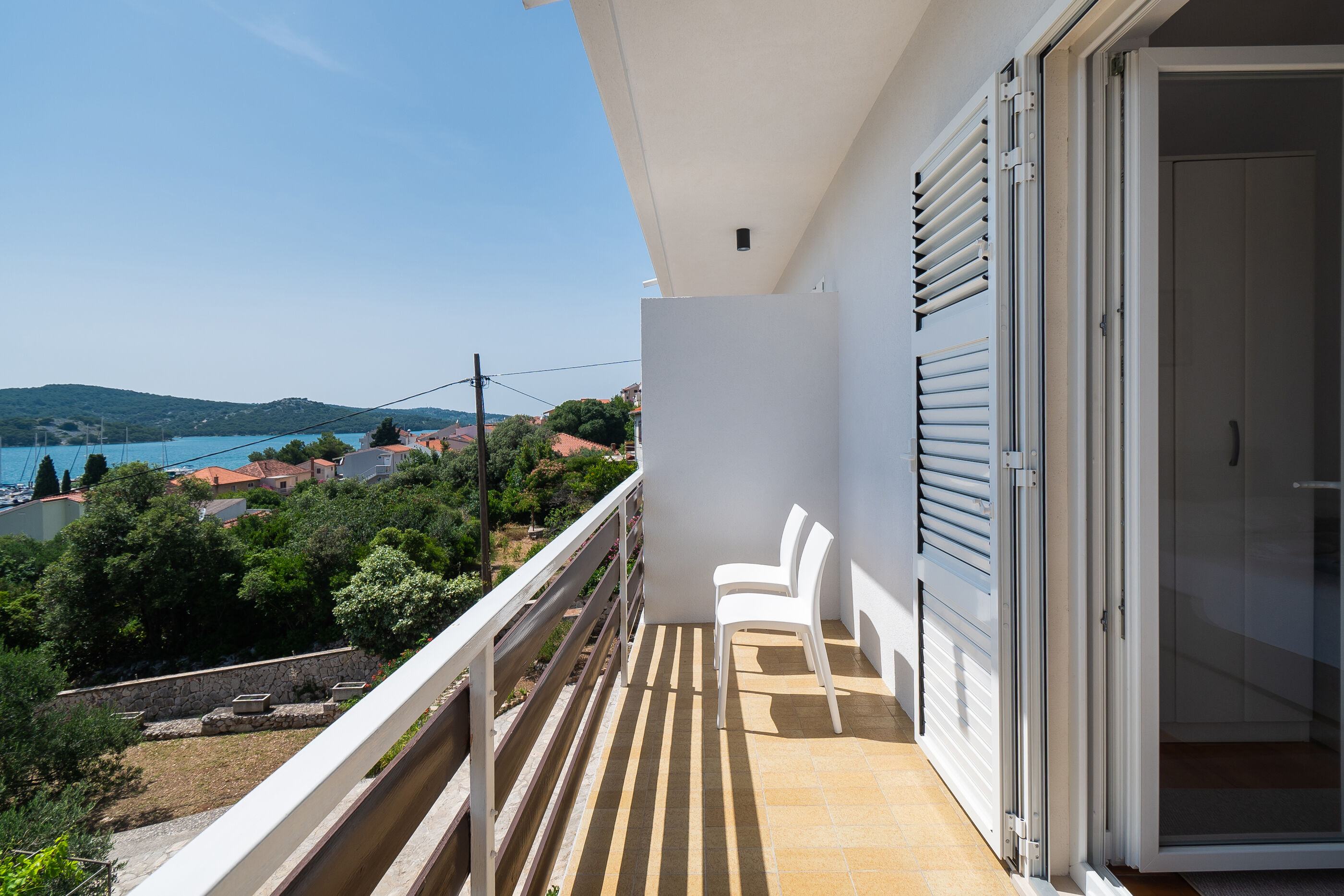 Apartments and Room Kate 95931-A2