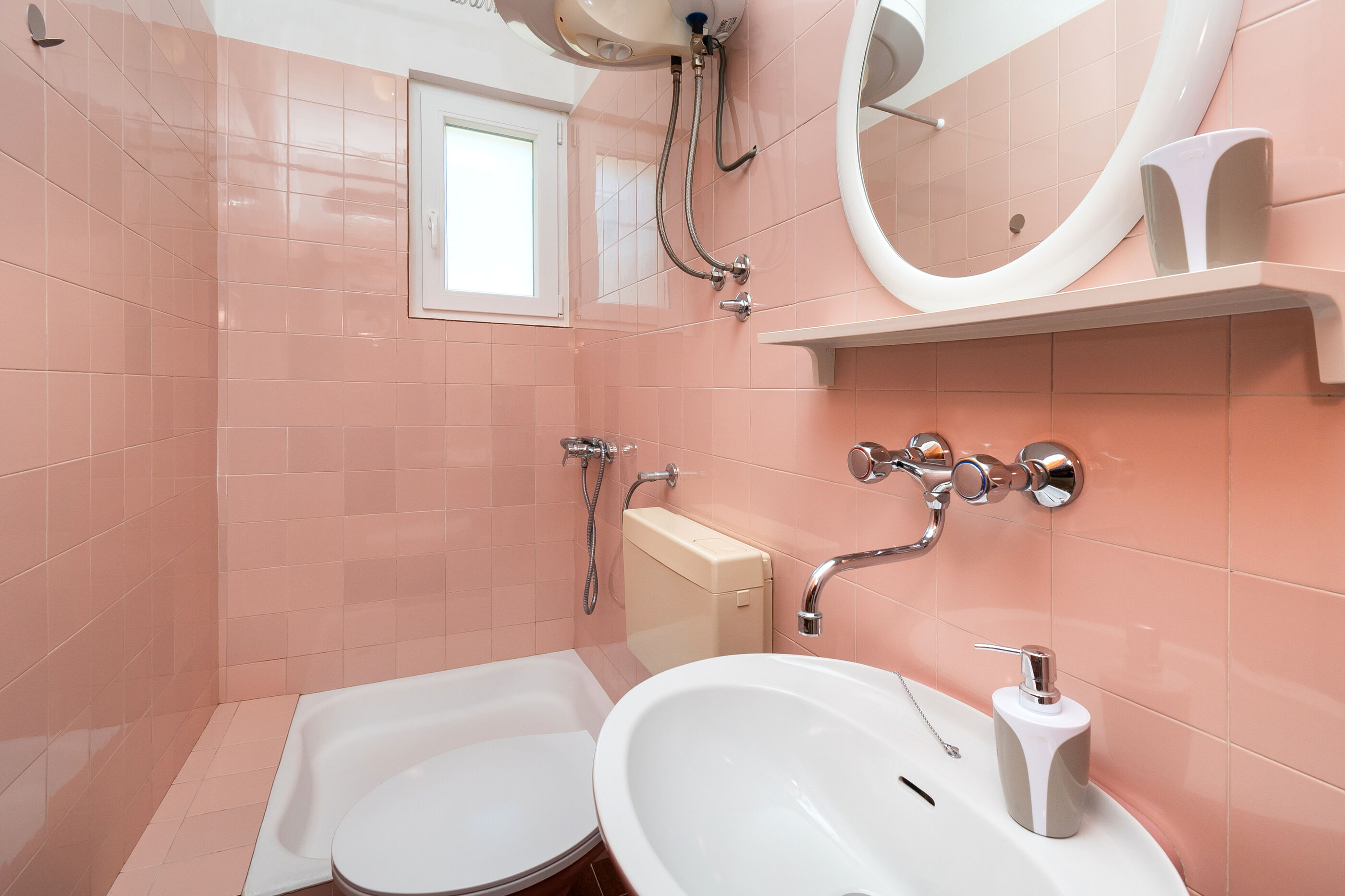 Apartments and Room Kate 95931-A4