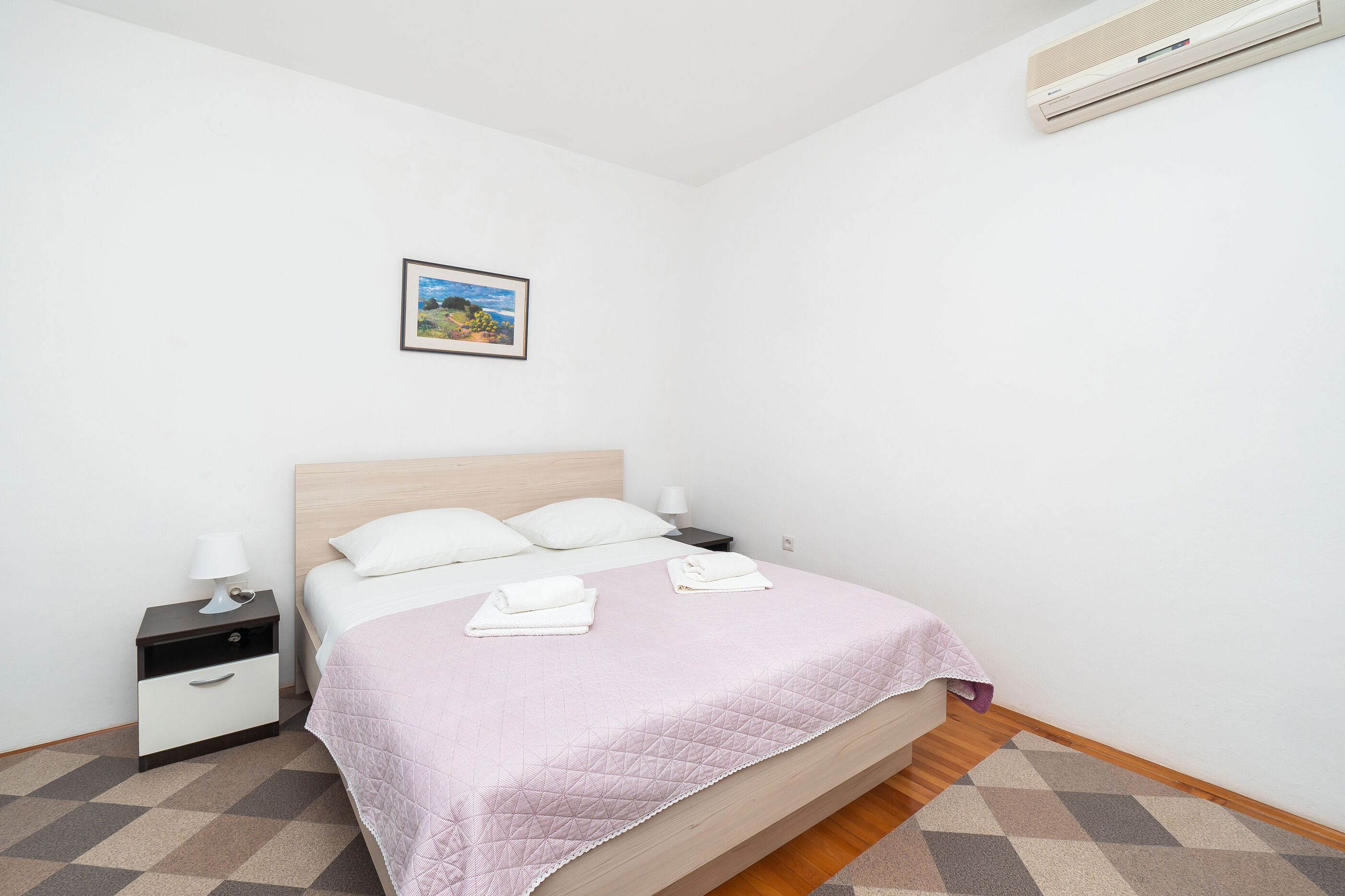 Apartments and Room Kate 95931-A4