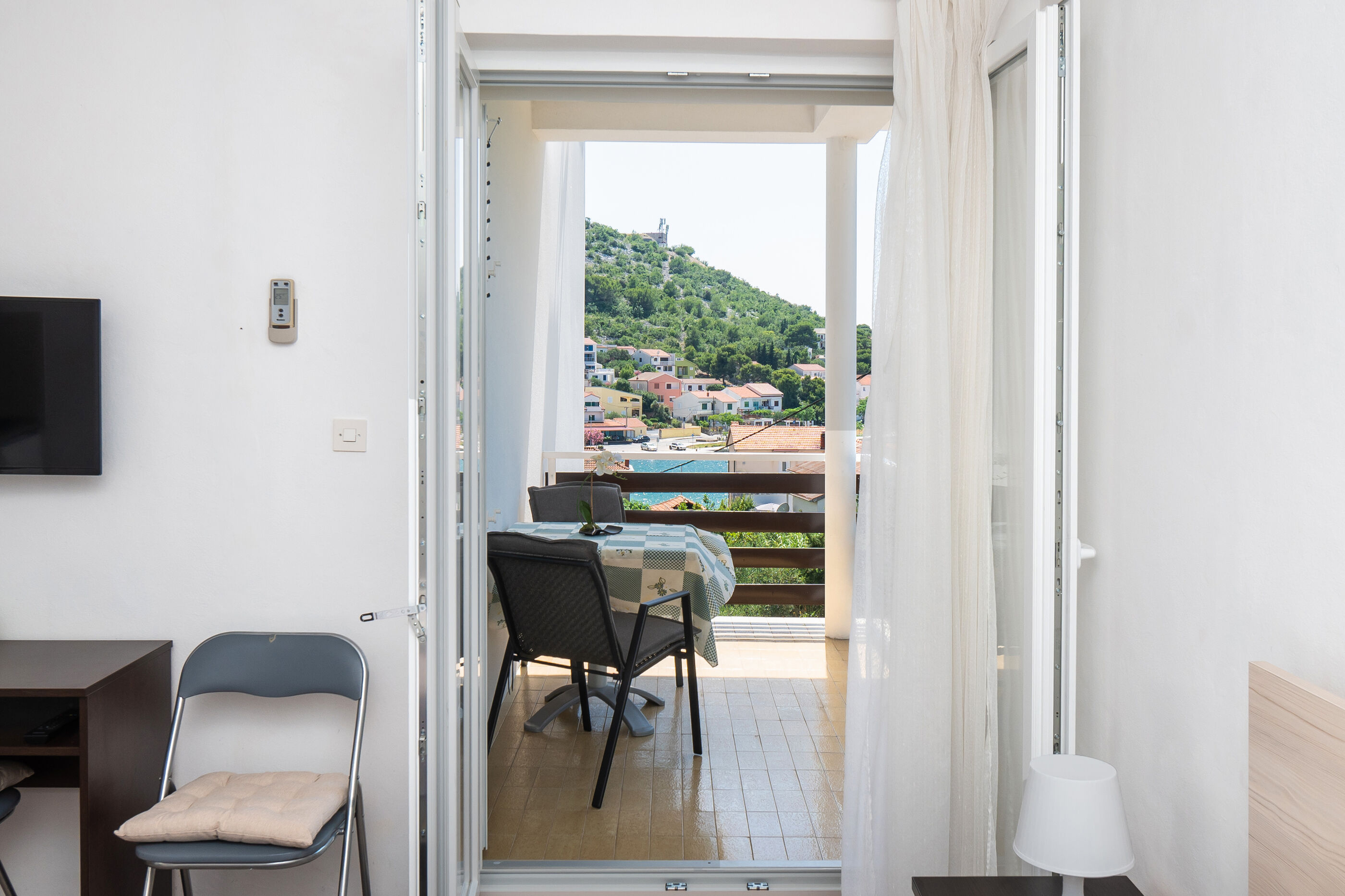 Apartments and Room Kate 95931-A4