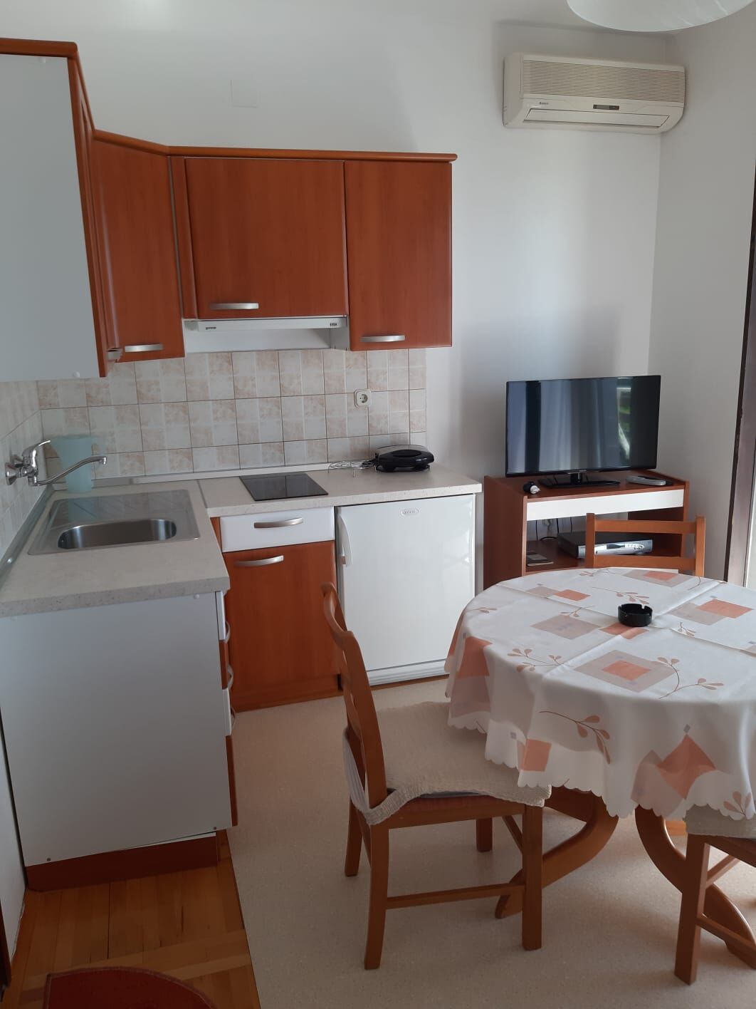 Apartments and Room Kate 95931-A3