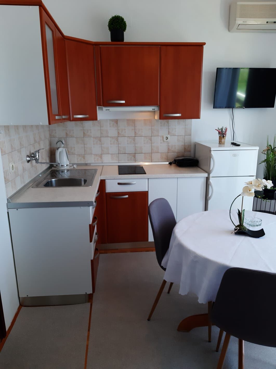 Apartments and Room Kate 95931-A3