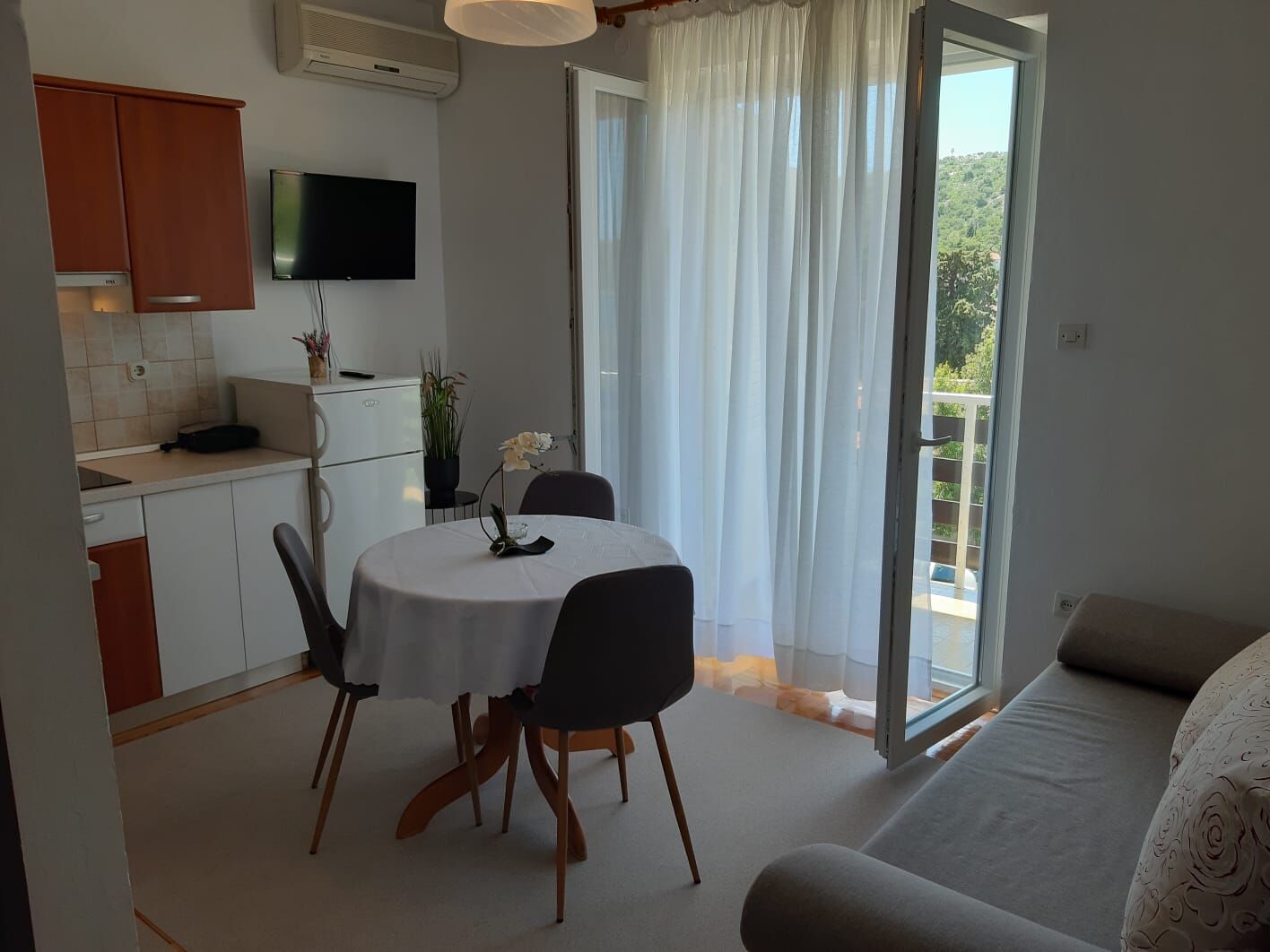 Apartments and Room Kate 95931-A3