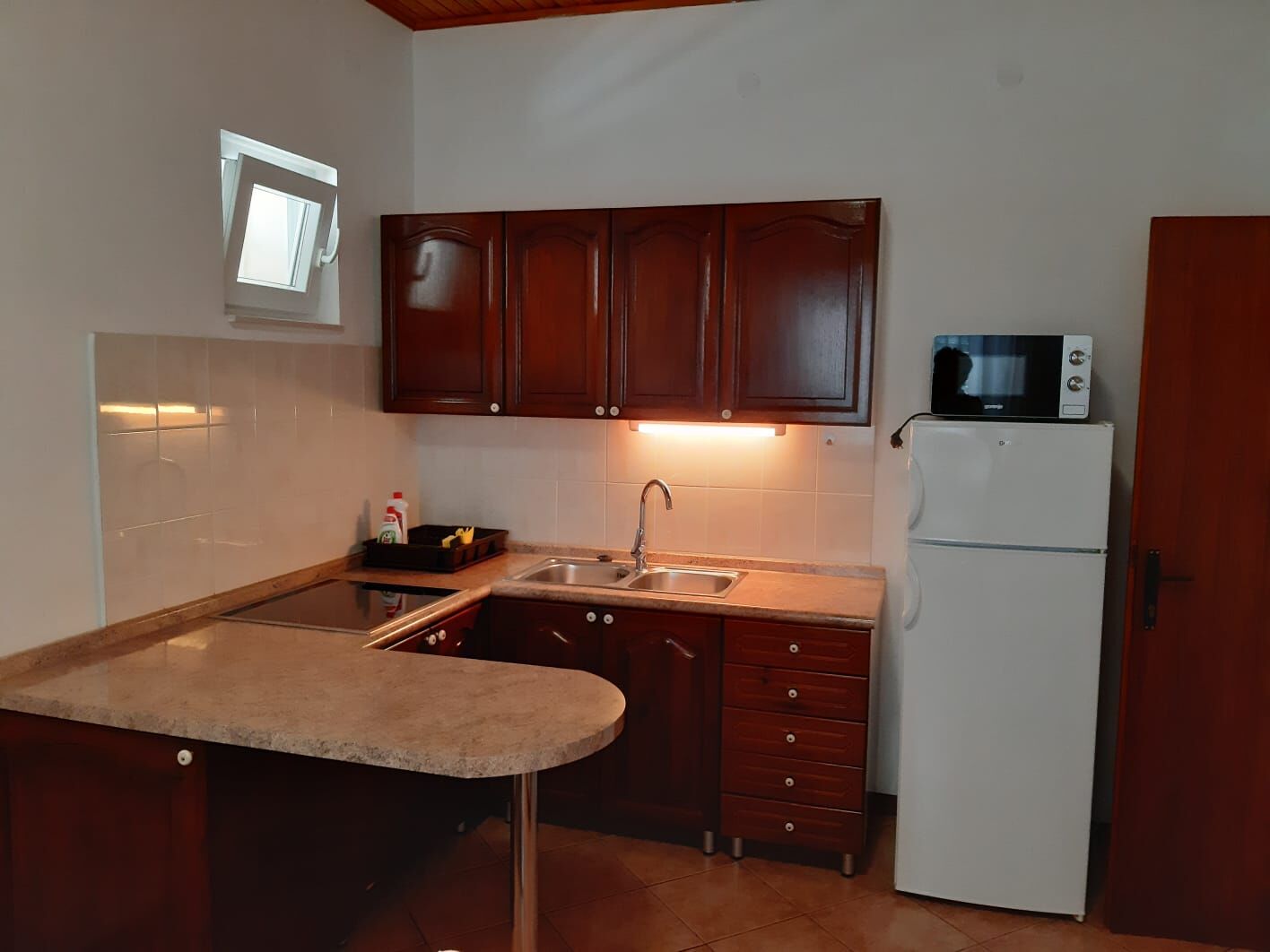Apartments and Room Kate 95931-S1