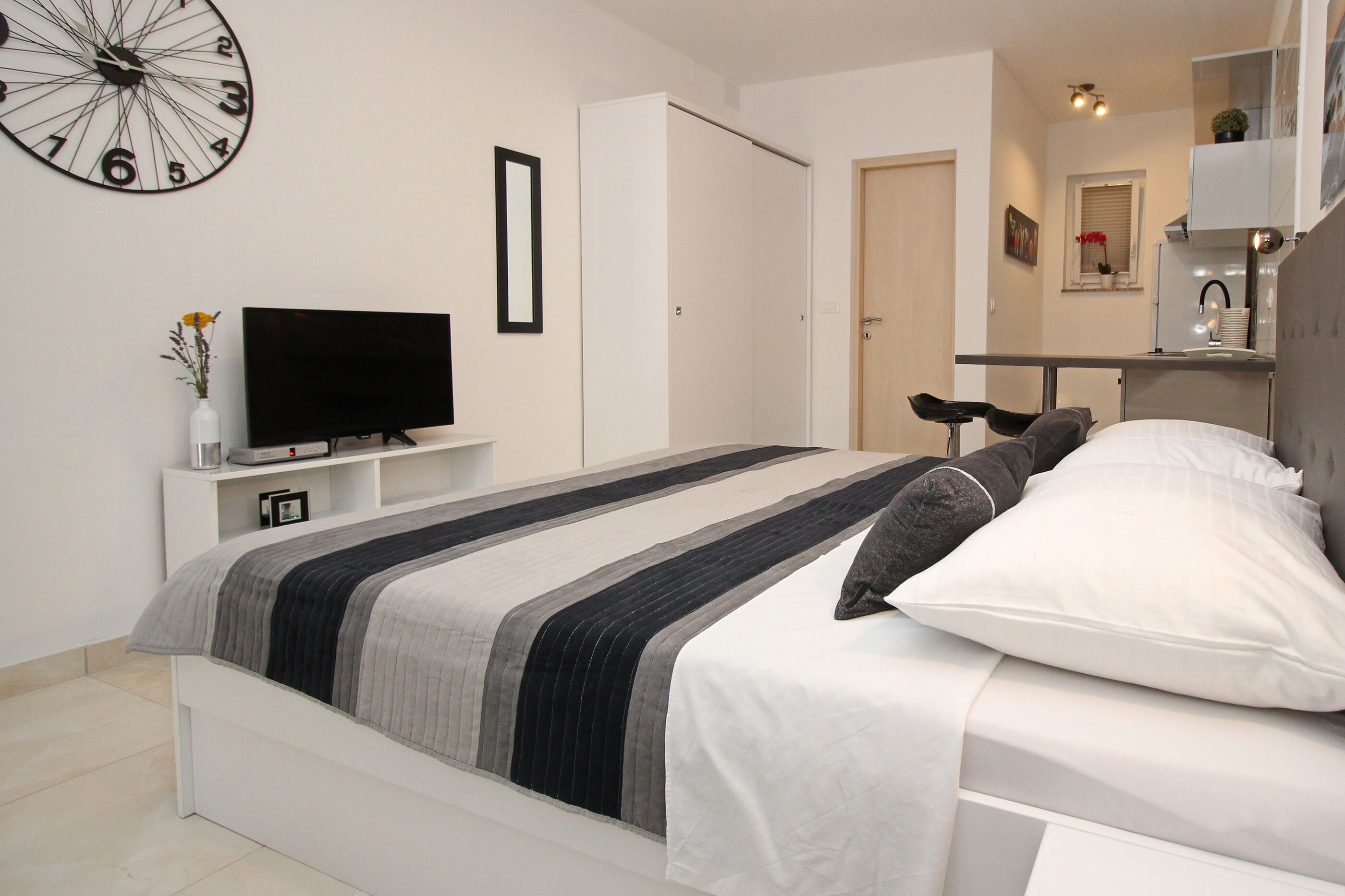 Apartments Karamarko 69071-A2