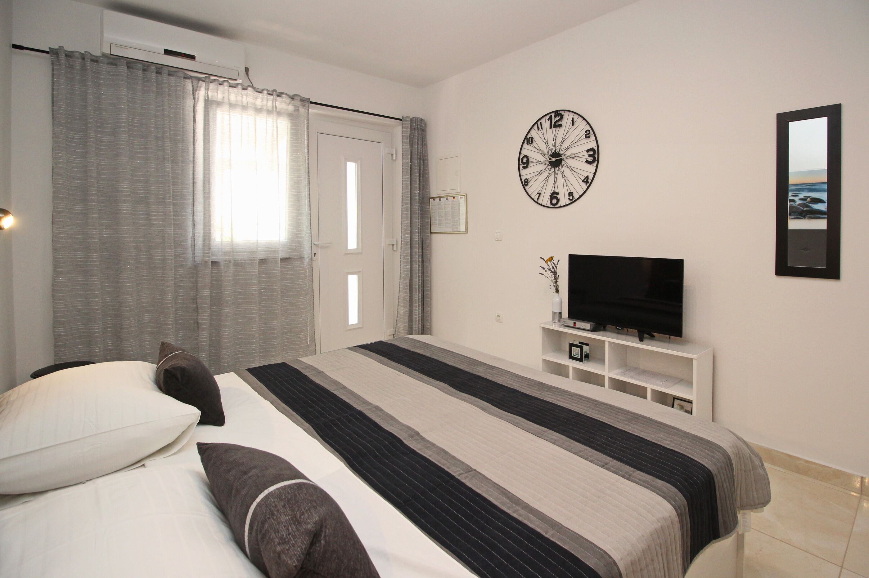 Apartments Karamarko 69071-A2