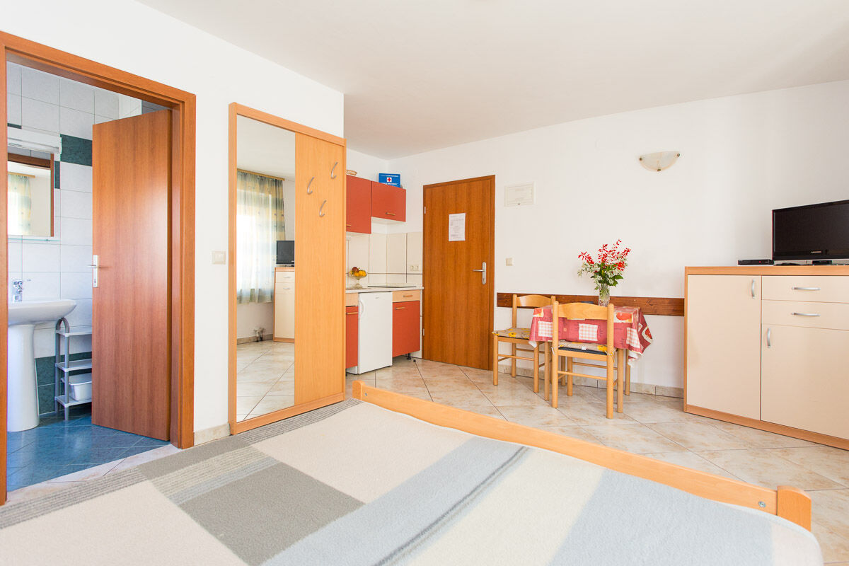 Apartments Zic / Mrakovcic 69421-A4