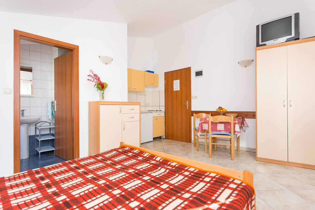 Apartments Zic / Mrakovcic 69421-A5