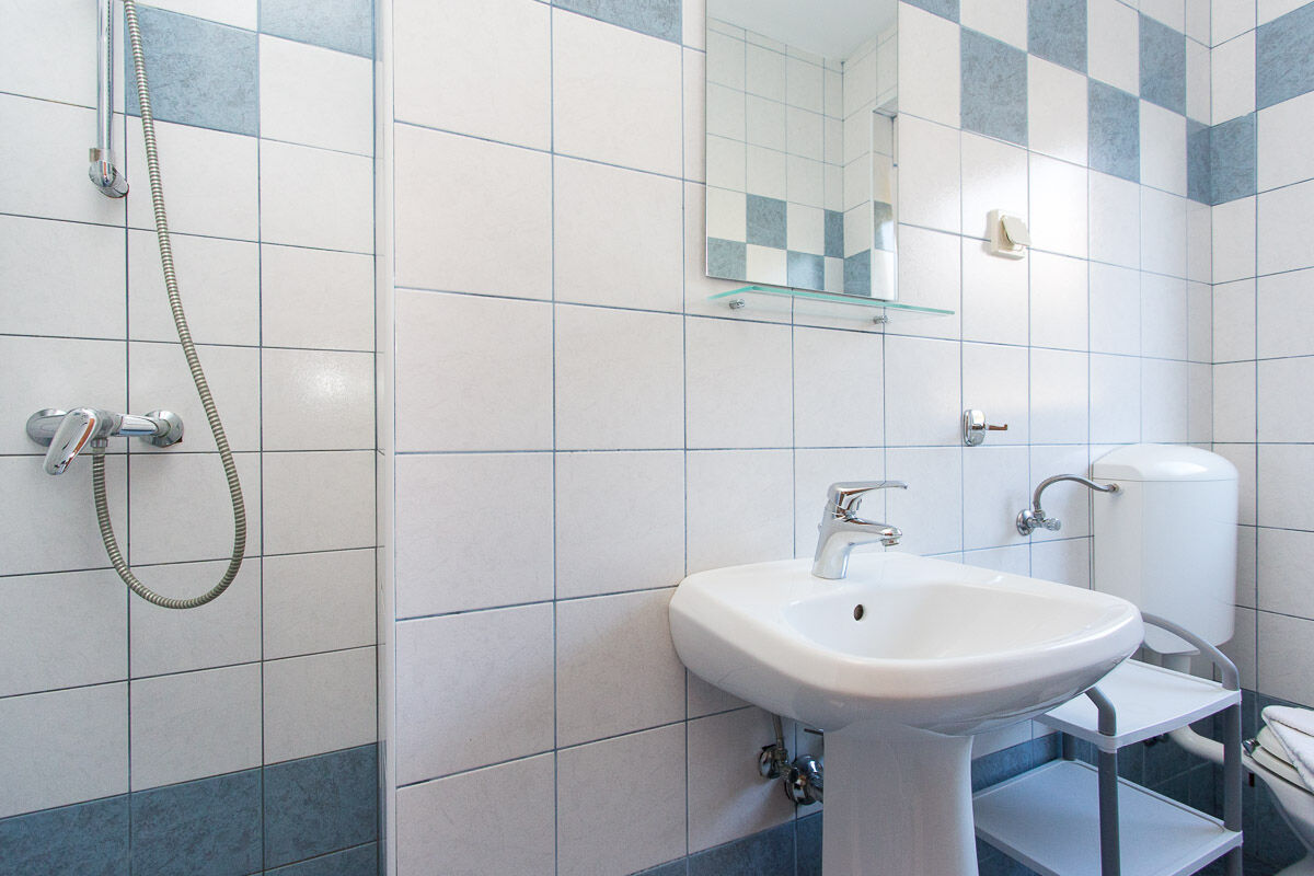 Apartments Zic / Mrakovcic 69421-A7