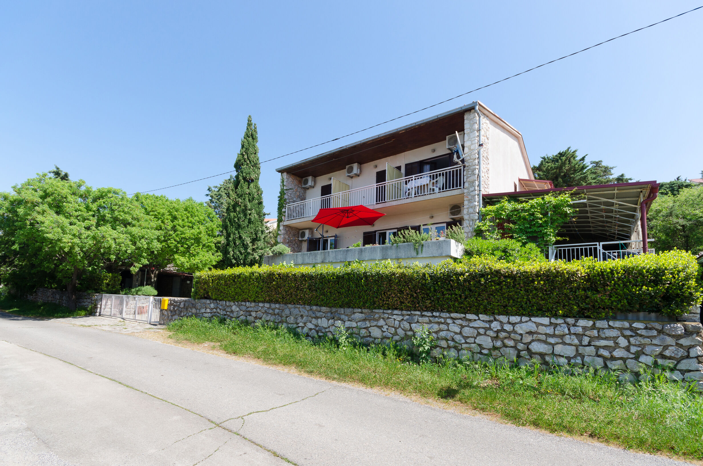 Apartments and Room Luka 86431-A1