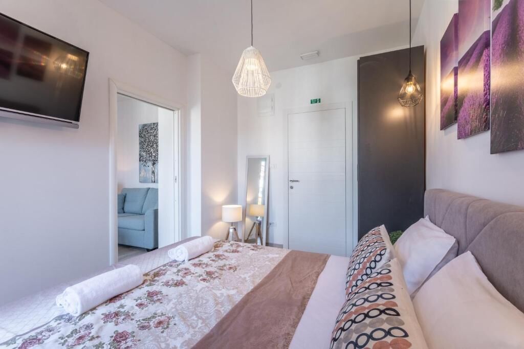 Apartments and Room Poesia 96991-A1