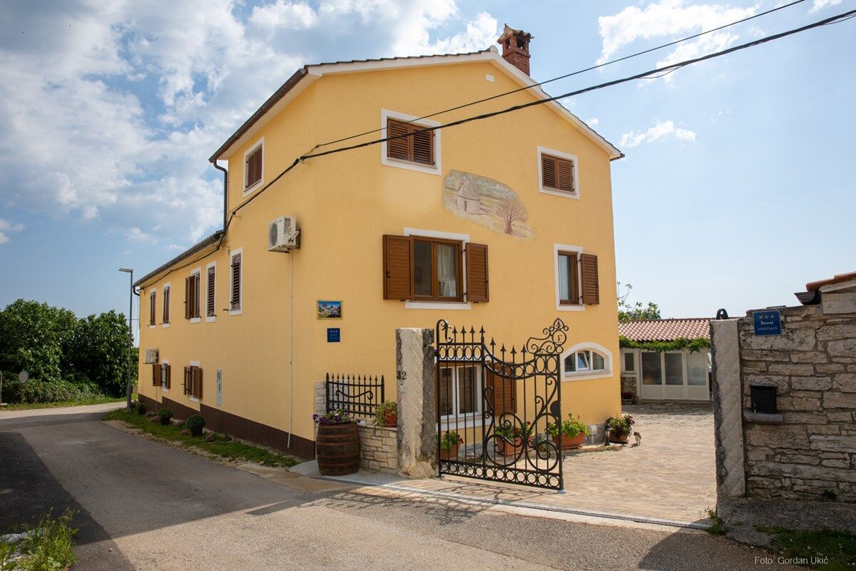House Barat 73588-A2