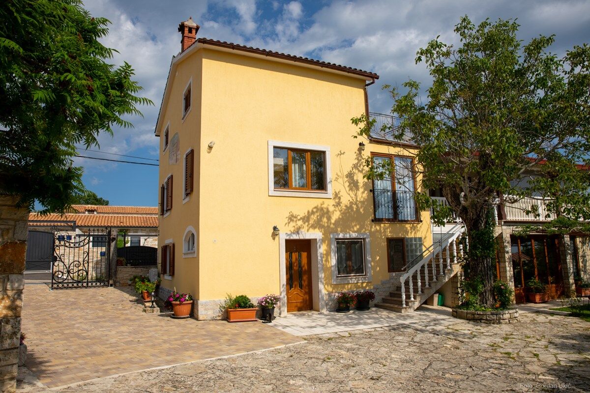 House Barat 73588-A2
