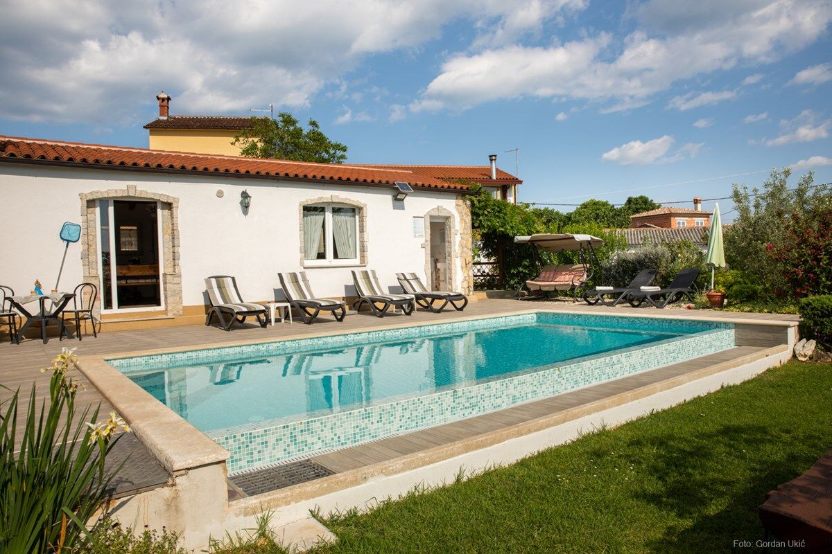 House Barat 73588-A2
