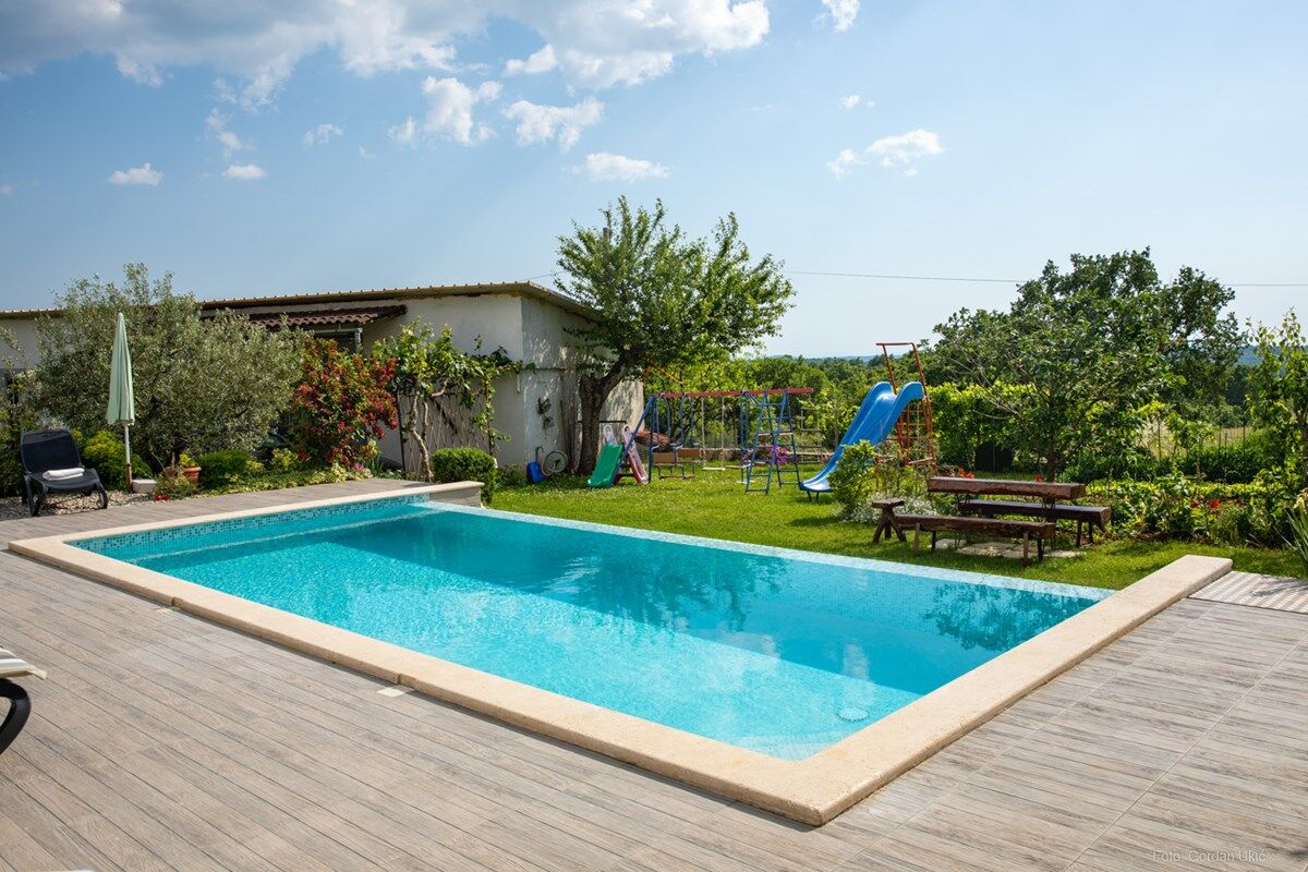 House Barat 73588-A2