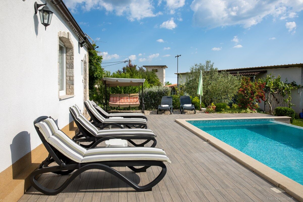 House Barat 73588-A2