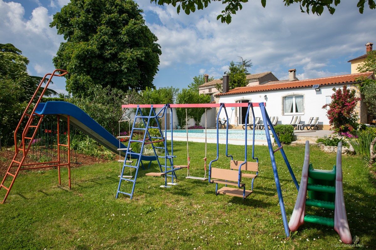 House Barat 73588-A2