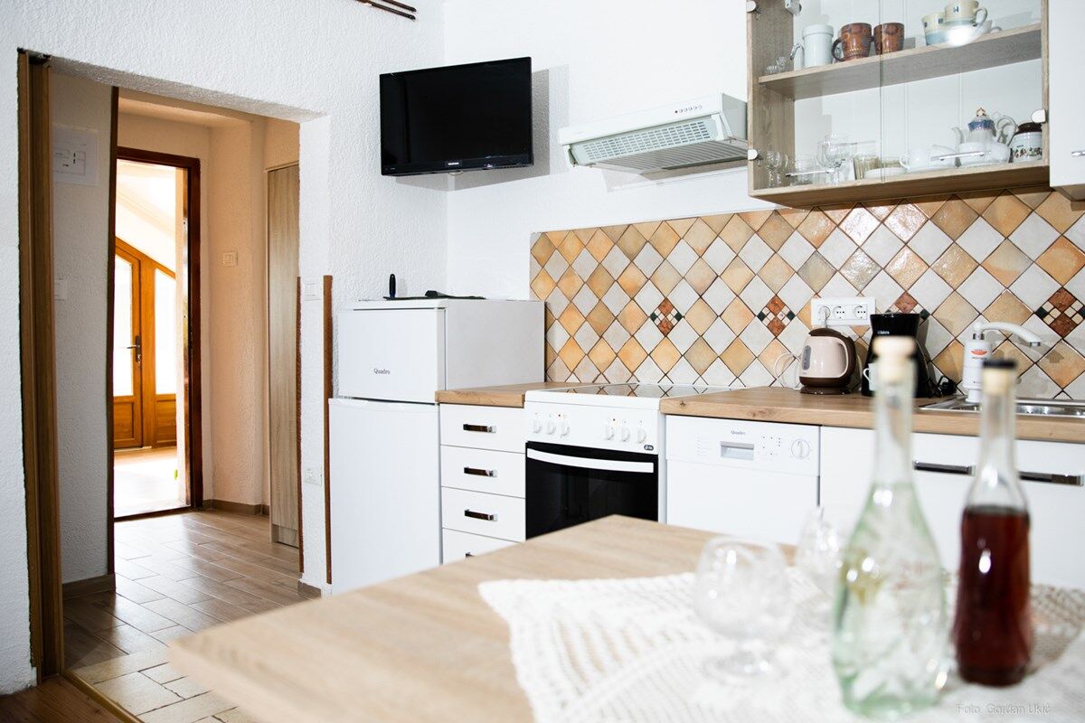 House Barat 73588-A3