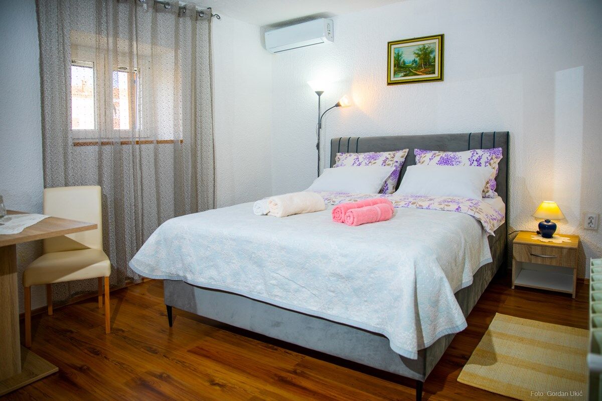 House Barat 73588-A3