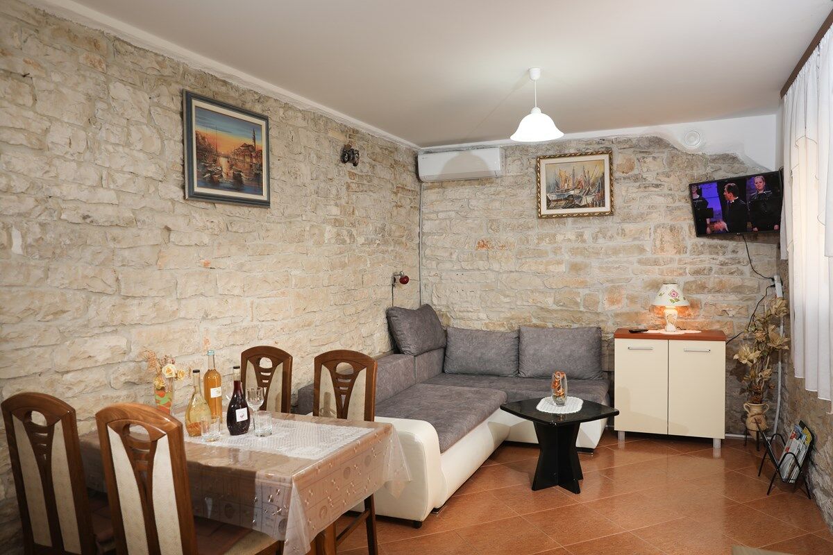 House Barat 73588-A2