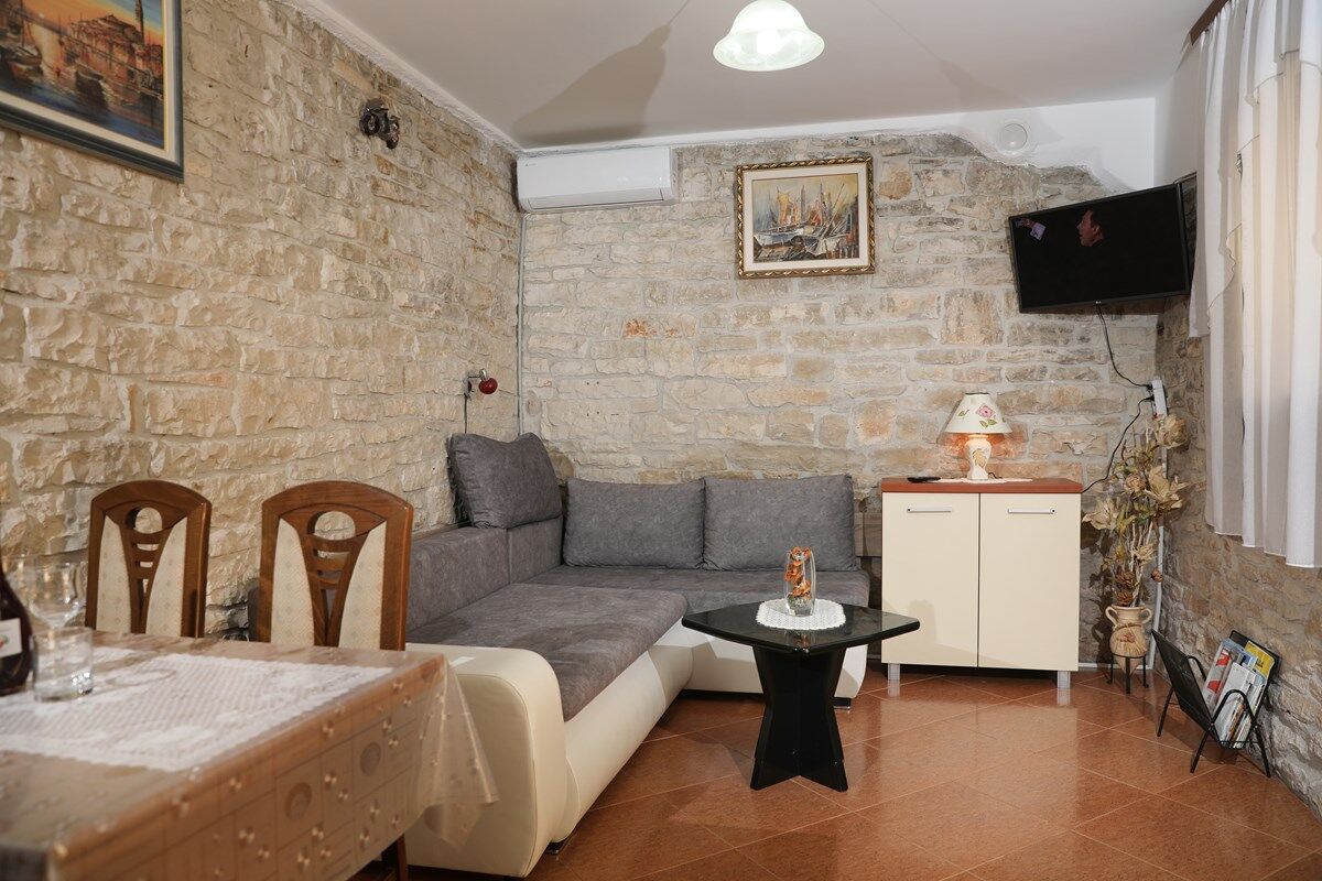 House Barat 73588-A2