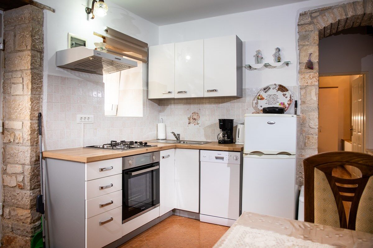 House Barat 73588-A2