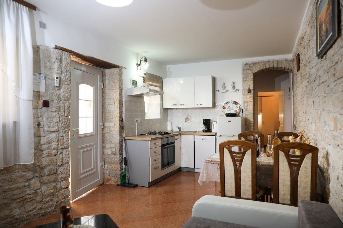 House Barat 73588-A2