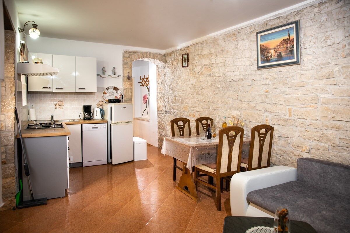 House Barat 73588-A2
