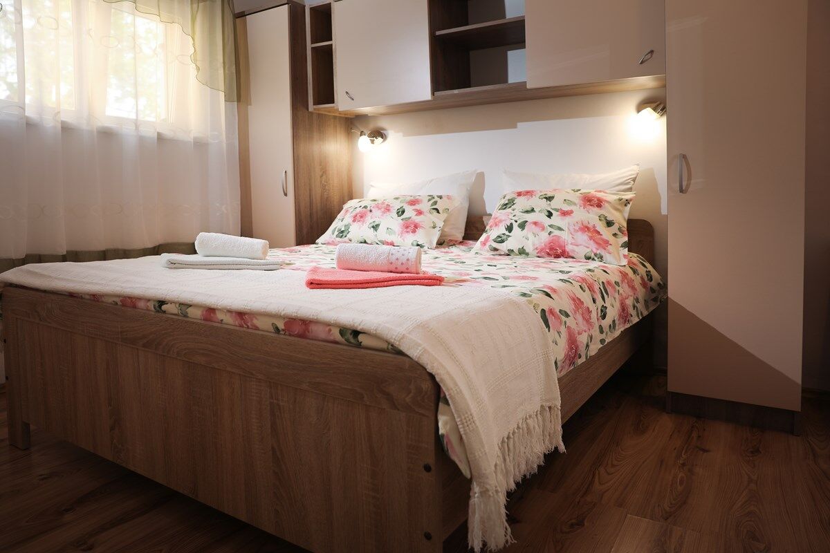 House Barat 73588-A2