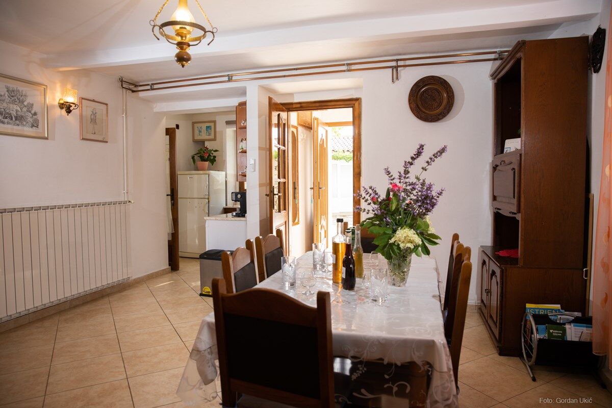 House Barat 73588-A2