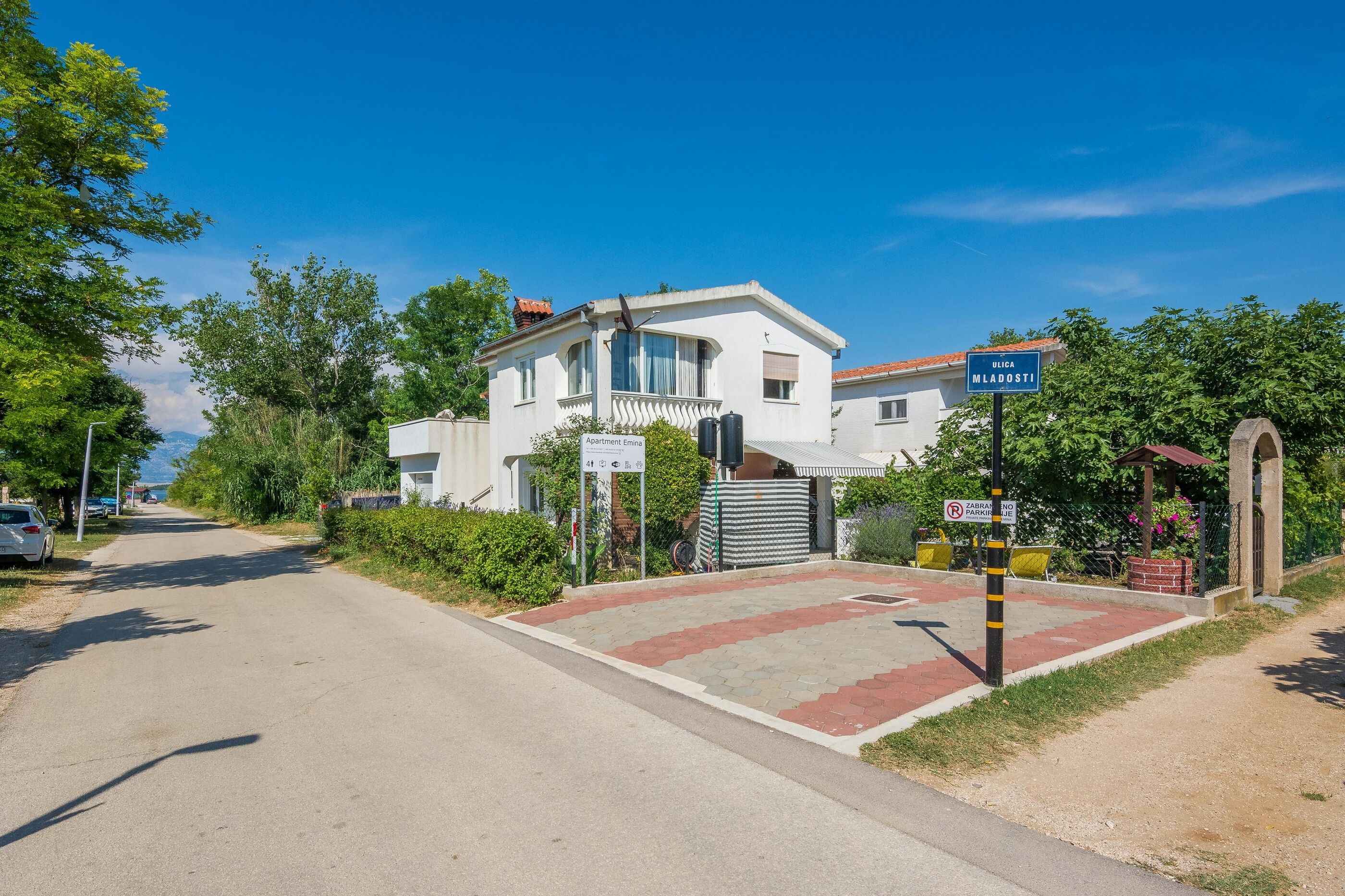 Apartmaj Emina A1