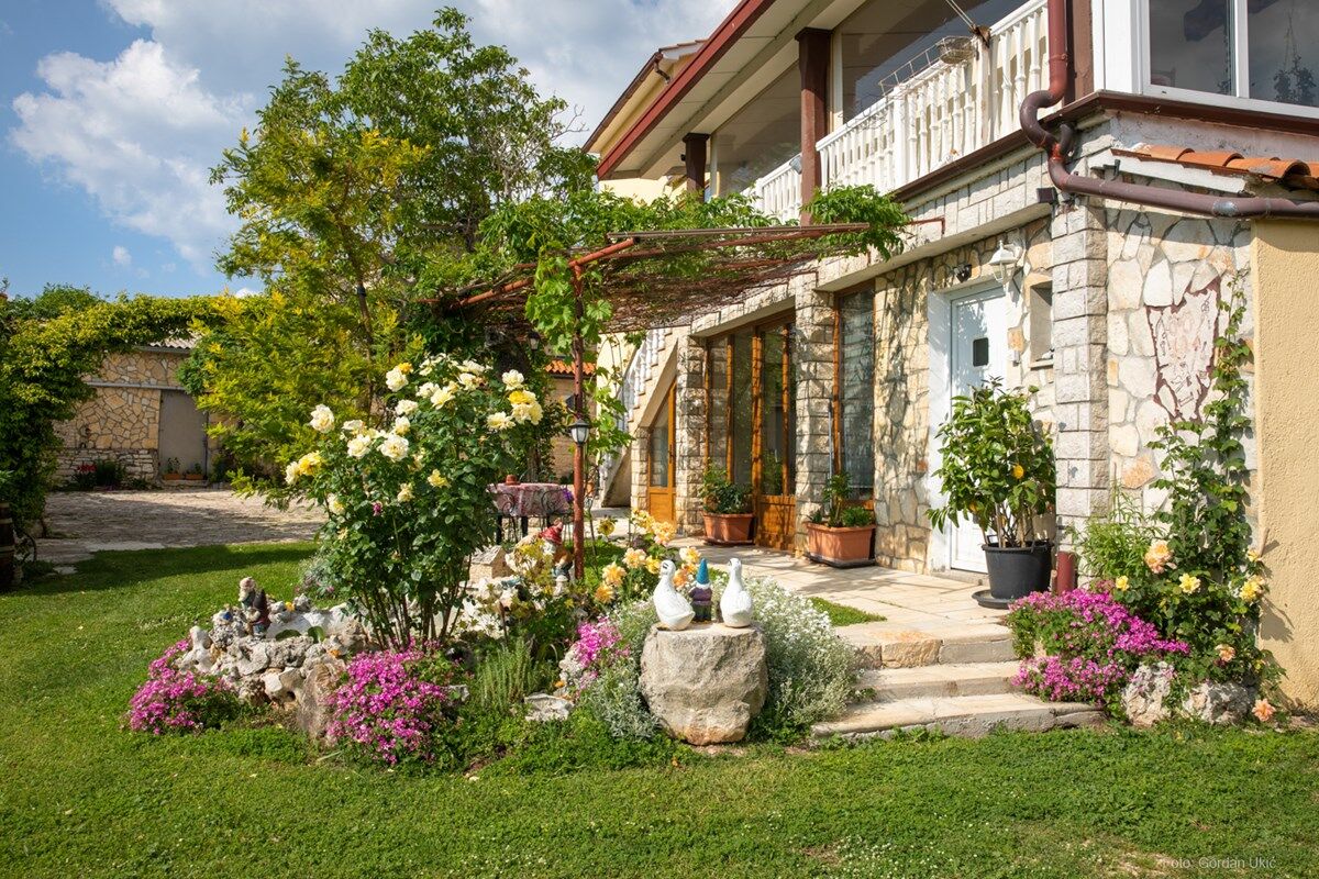 House Barat 73588-A2